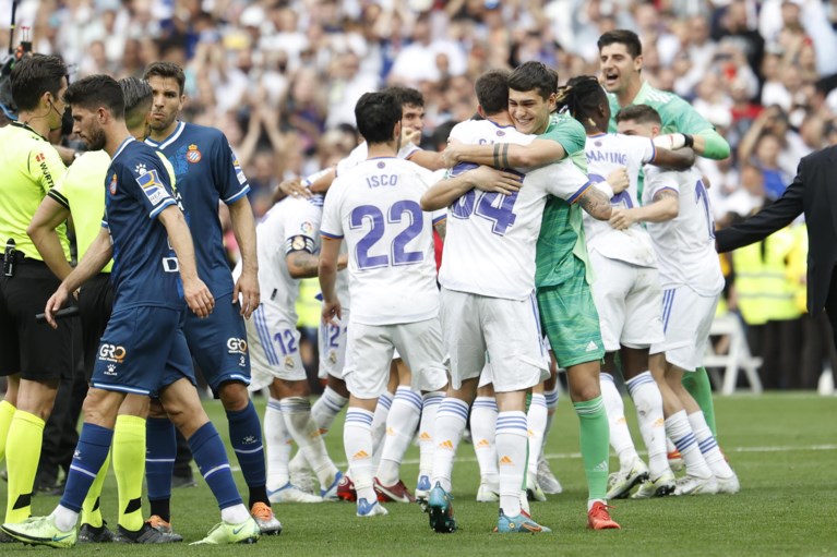 Daar is nummer 35! Real Madrid en Thibaut Courtois pakken de landstitel na vlotte zege tegen Espanyol