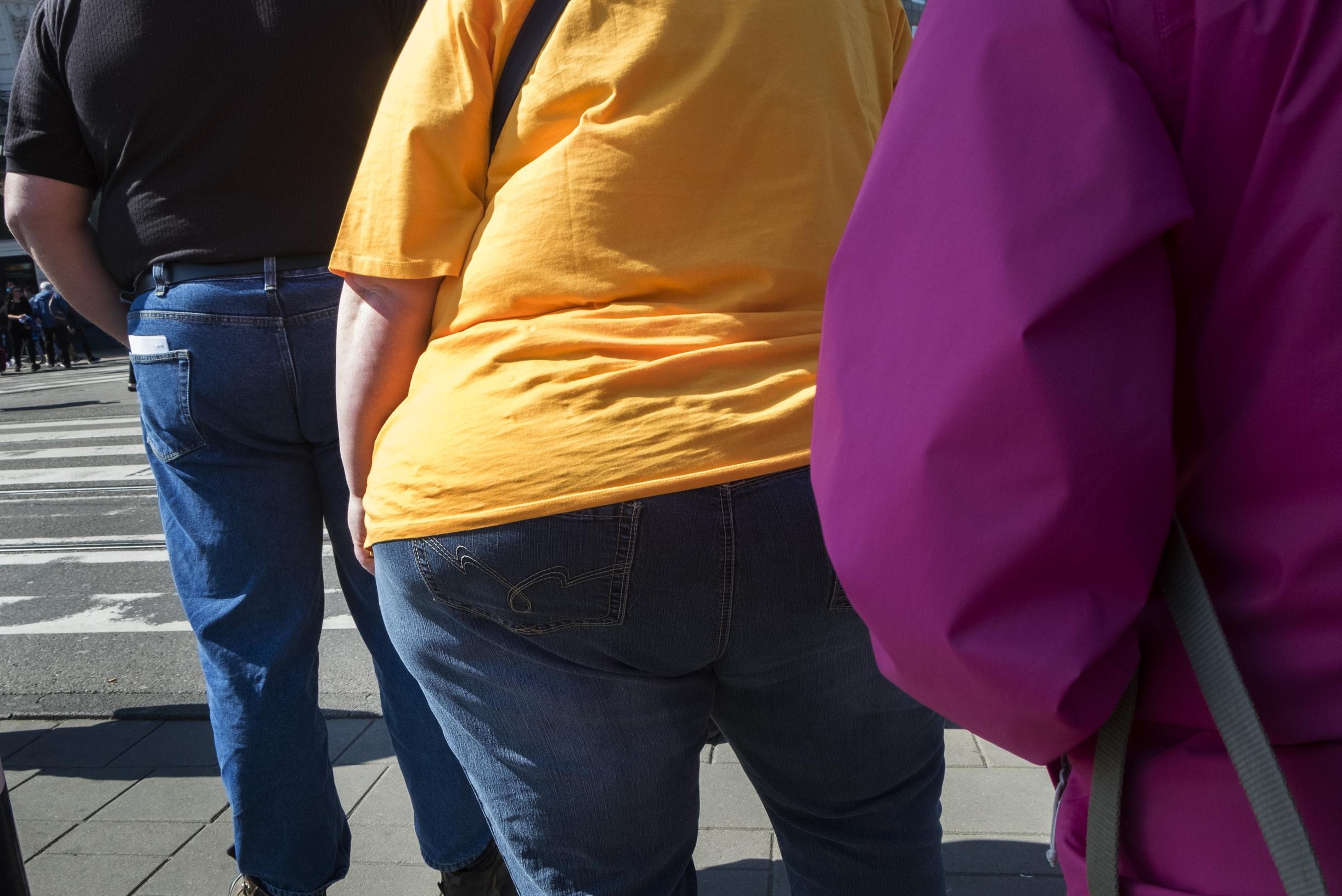 Organizzazione Mondiale della Sanità: “Quasi sei adulti su dieci sono in sovrappeso o obesi”.