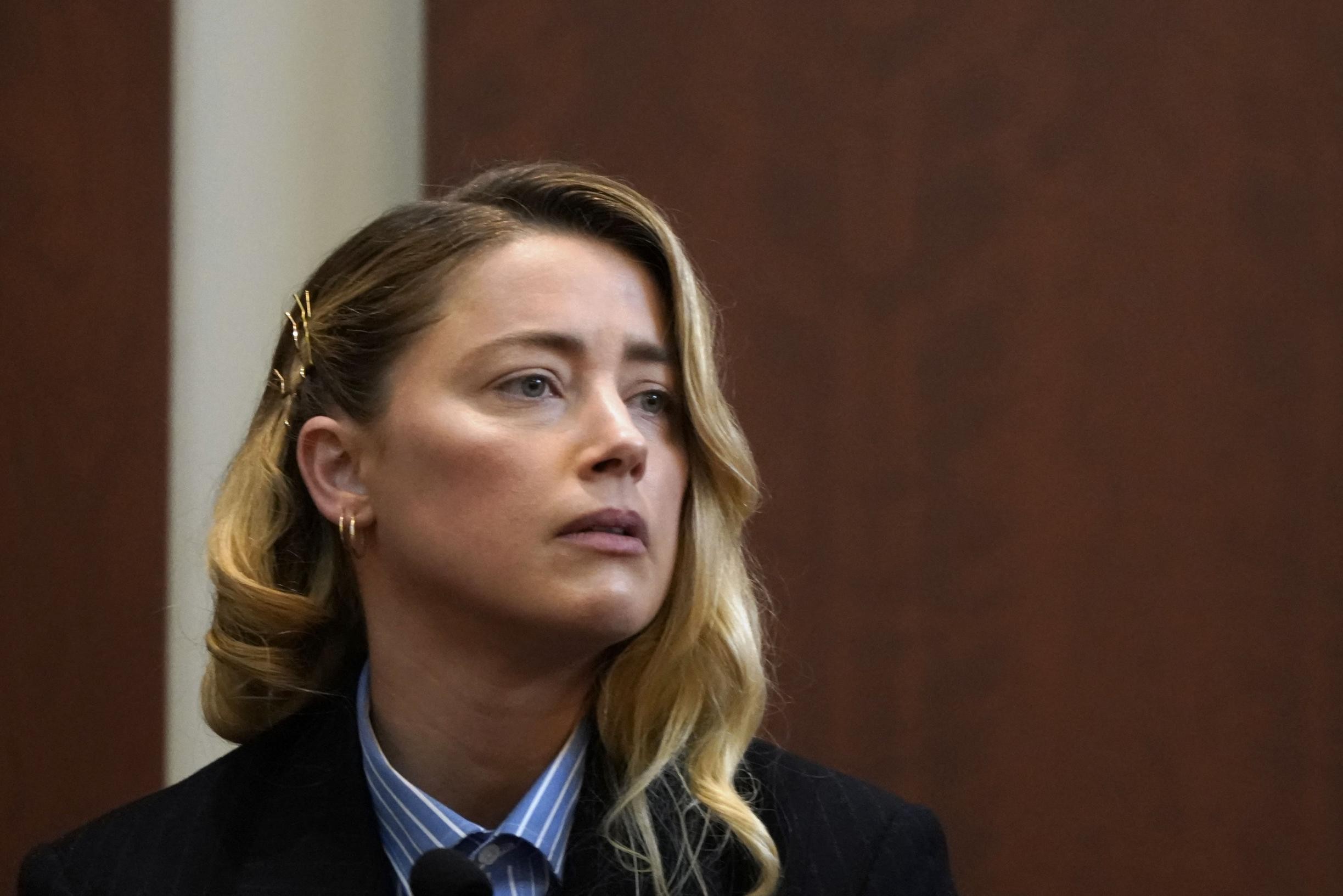 Amber Heard speaks for the first time during the trial of ex Johnny Depp: “Then he hit me again.  Hard”