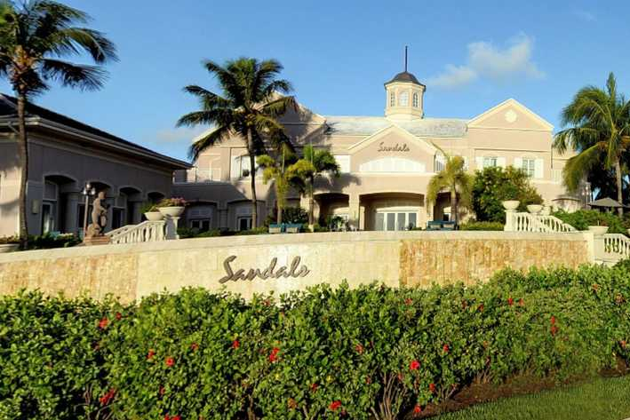 Tre turisti muoiono misteriosamente in un resort di lusso alle Bahamas: l’ospite dell’hotel segnala un problema all’aria condizionata
