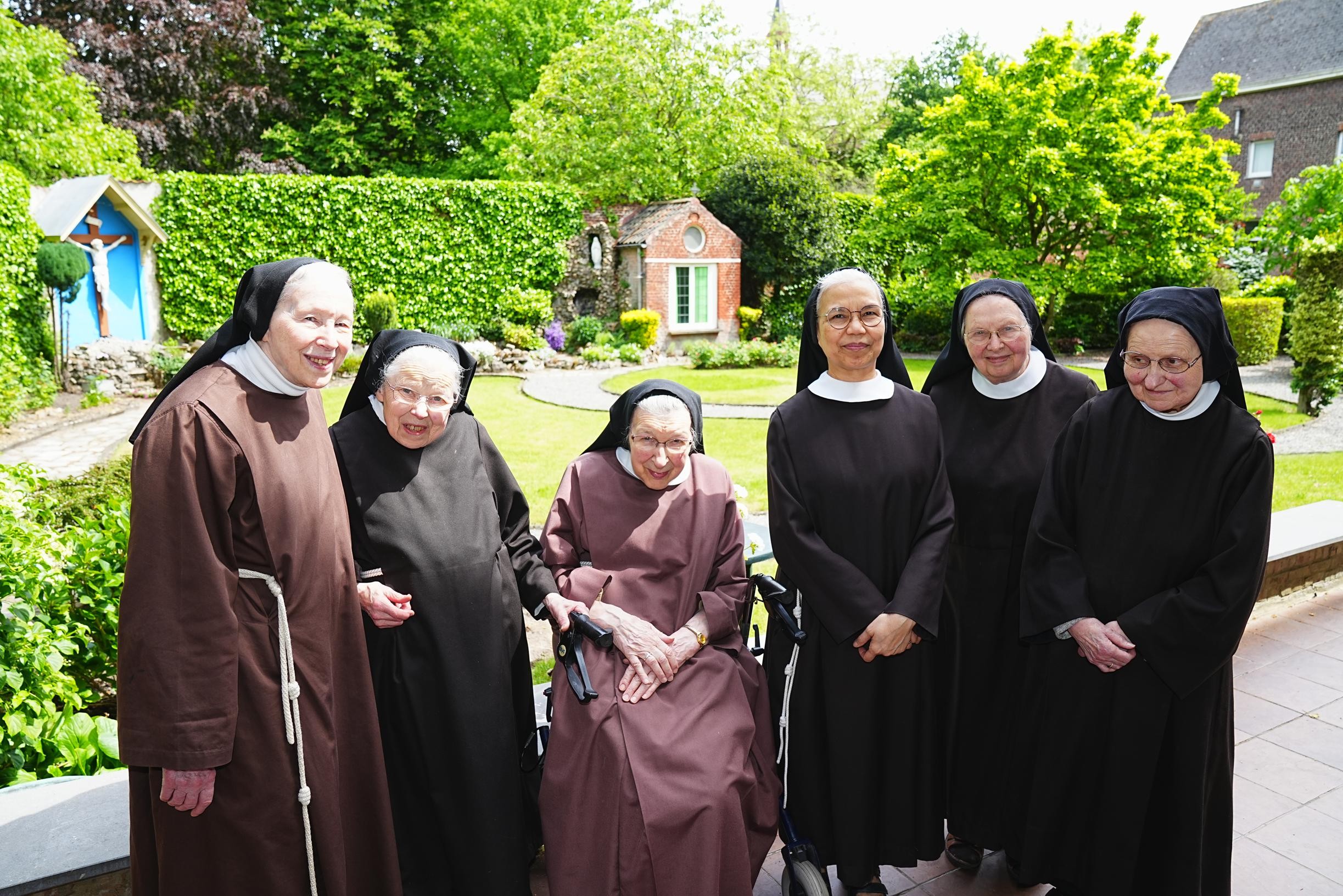 Na 600 jaar trekken volledig afgezonderde zusters weg uit klooster