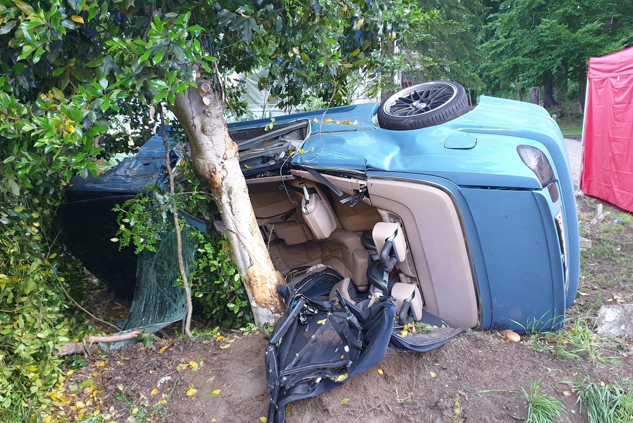 Cabriolet går av stabelen i Westmeerbeek: 33 år gammel sjåfør overlever ikke treffet (Hulshout)