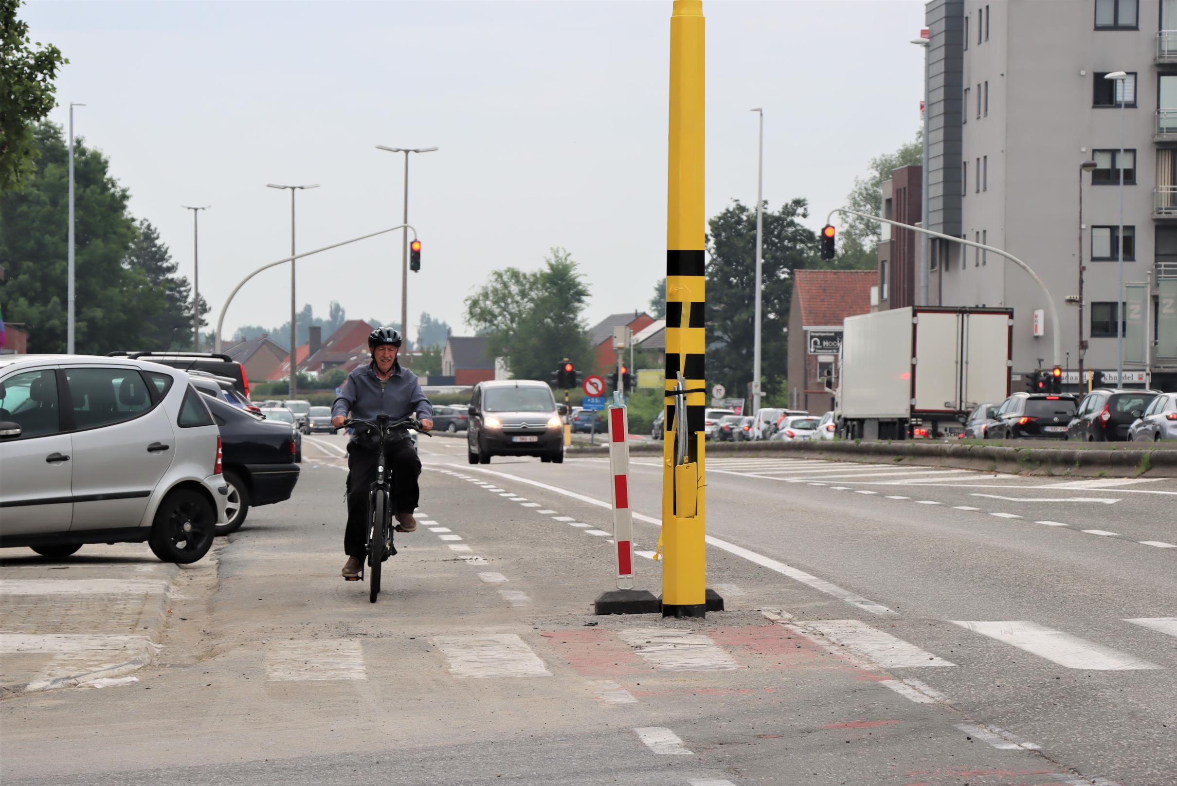 Nieuw Verkeerslicht Moet Kruispunt Veiliger Maken, Maar Staat… Pal Op ...