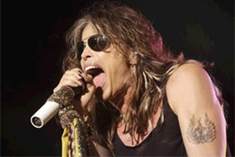 Aerosmith singer Steven Tyler tries to kick the habit of painkillers