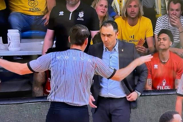 Oostende-coach Dario Gjergja hekelt arbitrage na nederlaag in play-offs: “Hij riep fuck yourself”
