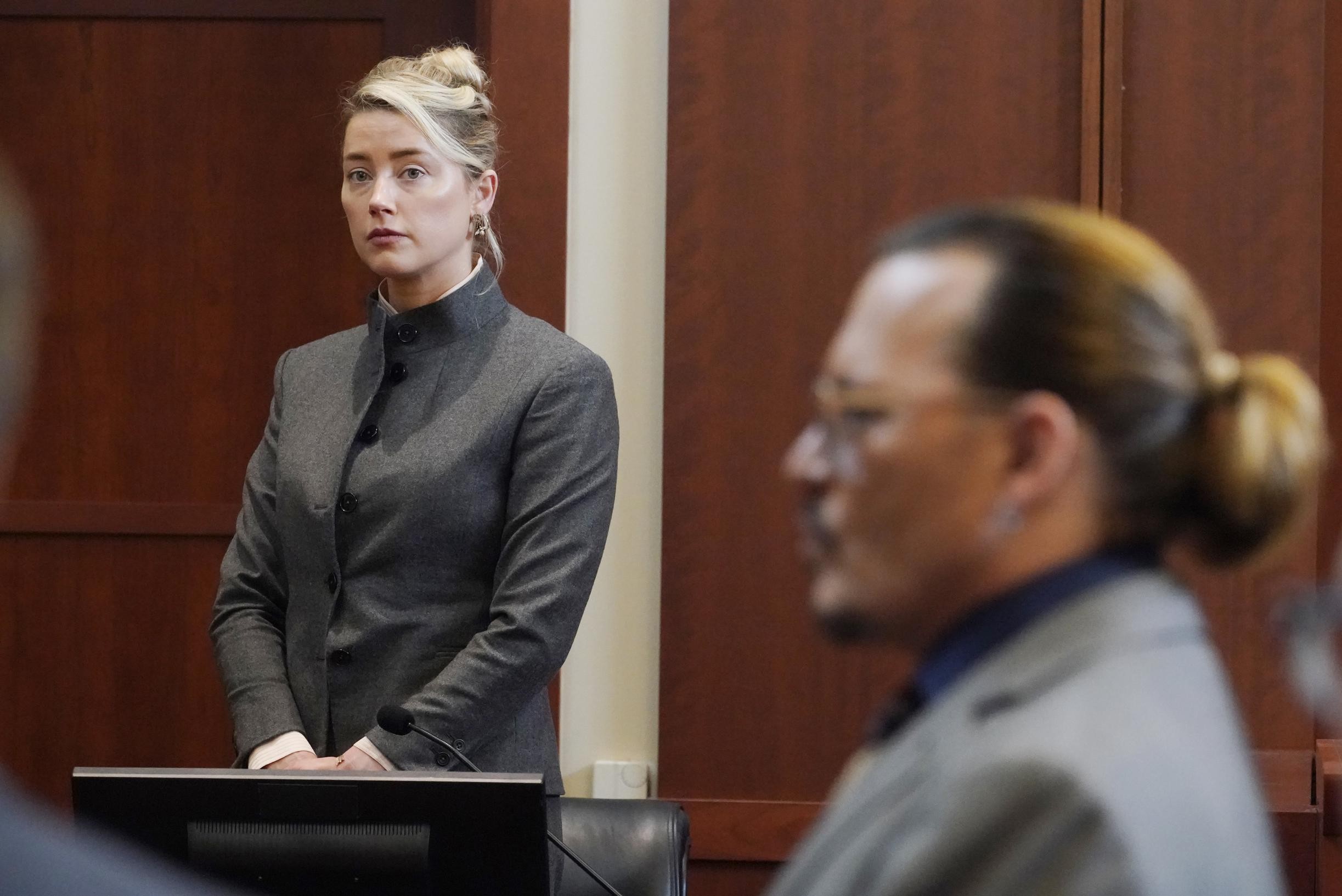 La giuria è divisa nel processo a Johnny Depp e Amber Heard senza decisione