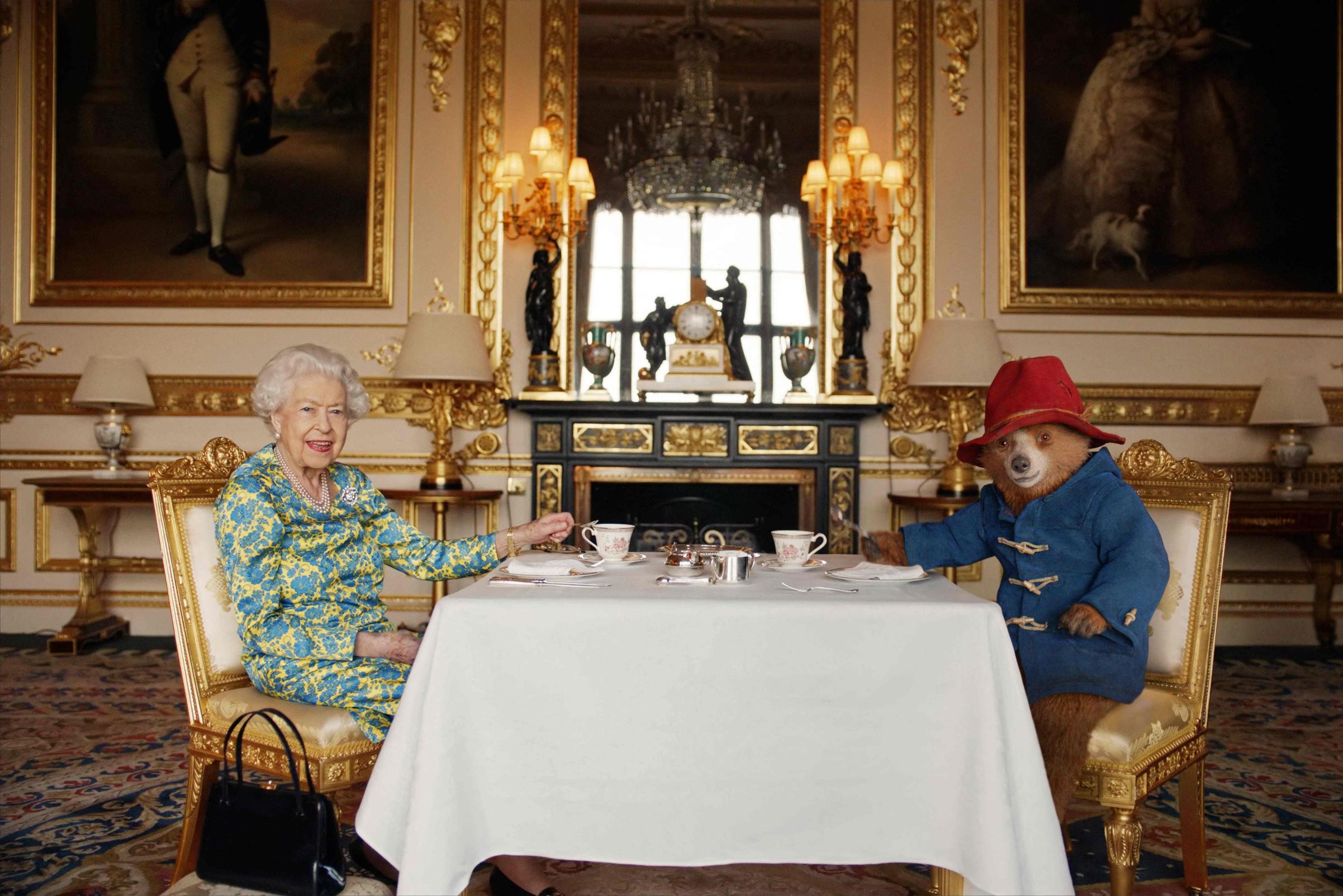 British Queen reveals what’s in her iconic handbag during anniversary sketch with Paddington bear