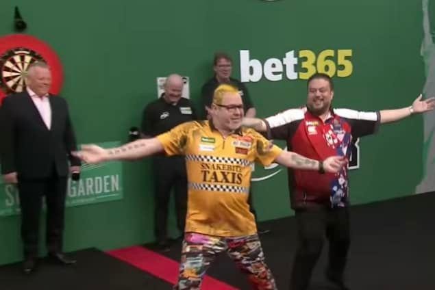 New York also falls for darts: world champion Peter Wright makes the roof go off with an iconic dance