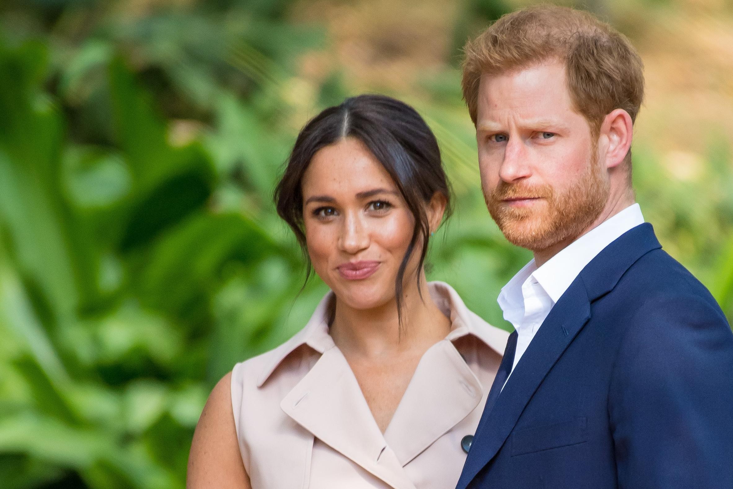 This is what Lilibet’s first birthday cake looked like: “A nod to Harry and Meghan’s wedding cake”