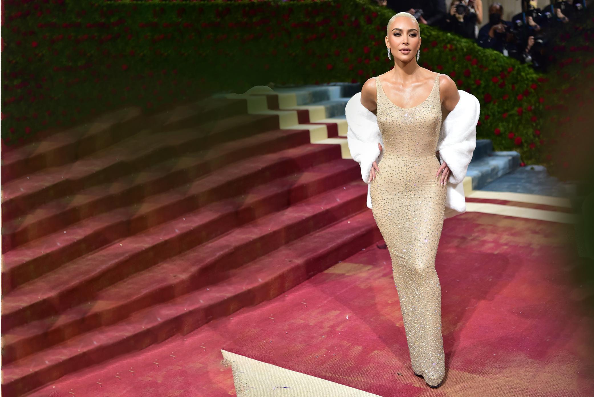 Kim Kardashian beschadigde iconische jurk van Marilyn Monroe” | Het  Nieuwsblad Mobile