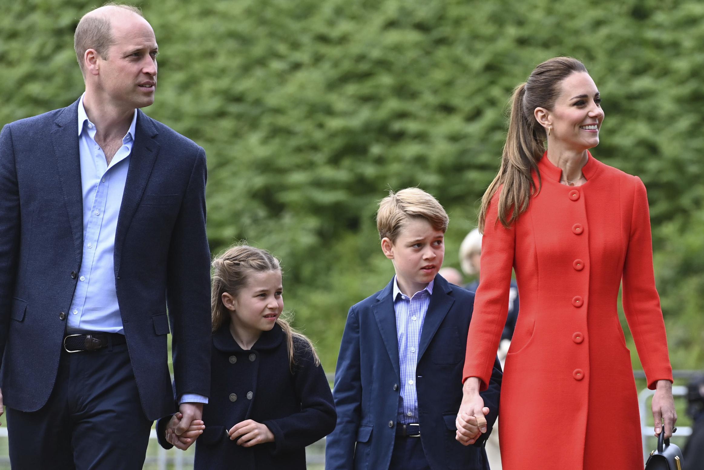 Little Prince George can’t escape the holiday chores