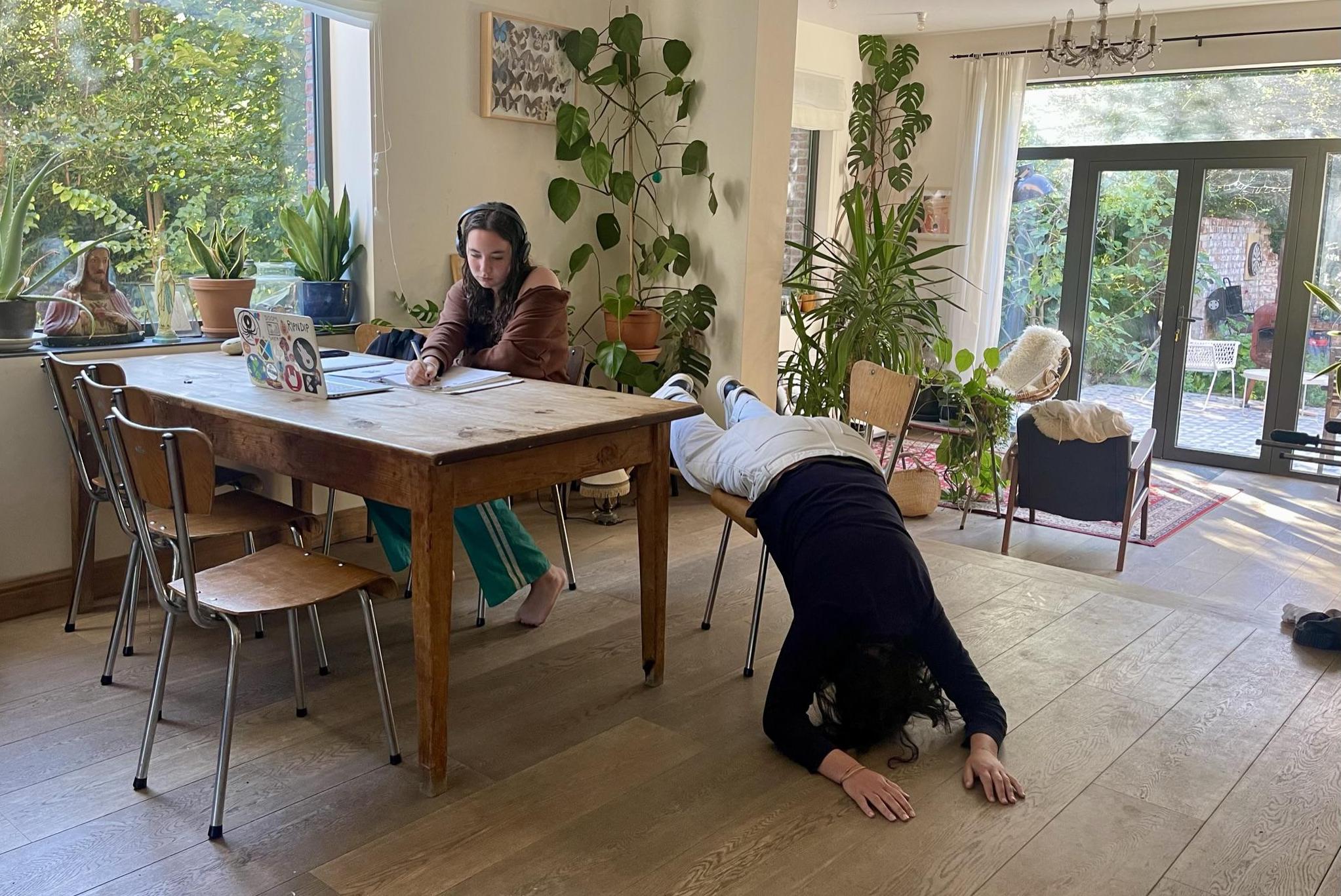 “Toegegeven, ik ben verslaafd. Aan mijn oordoppen, de wereld lacht me