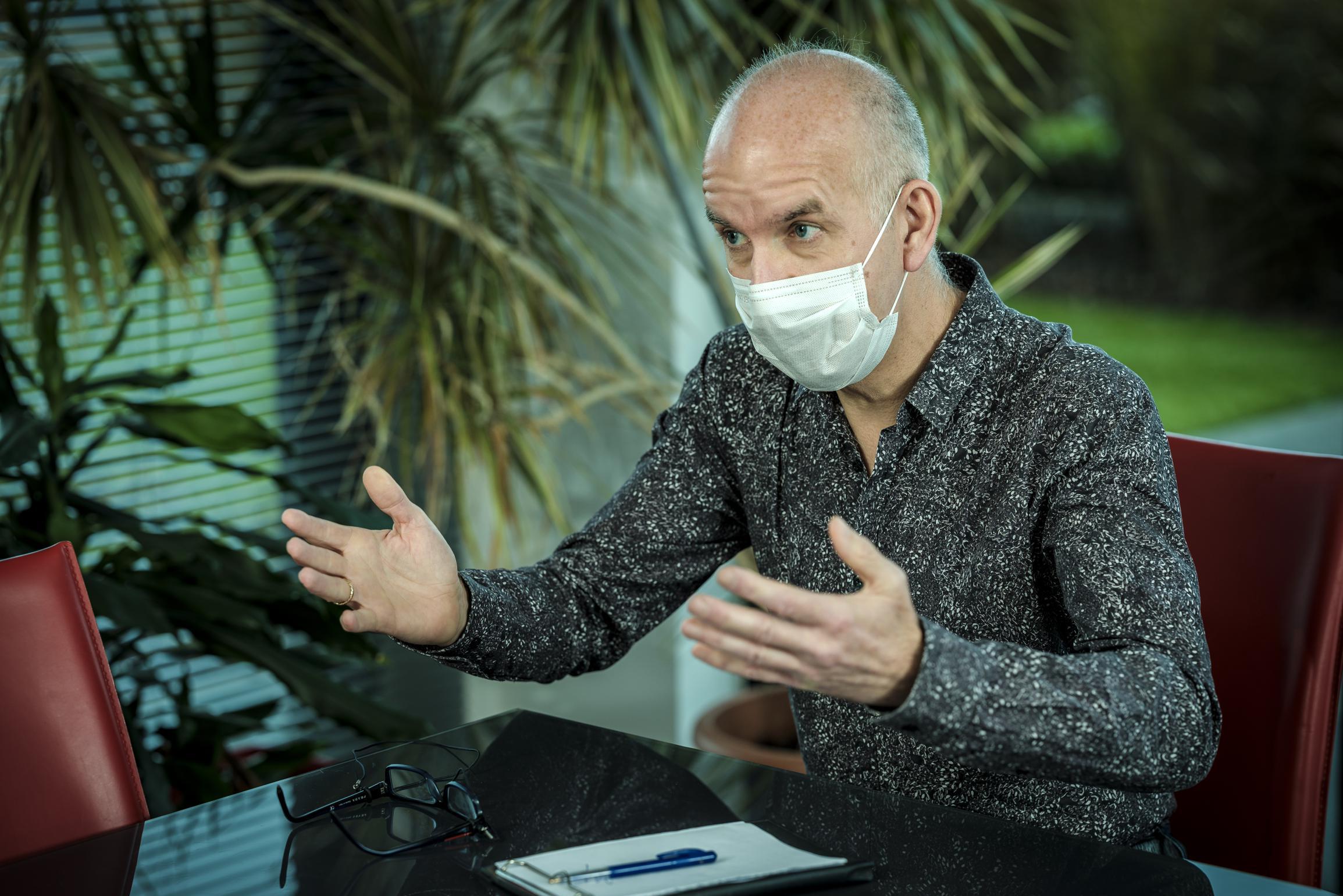 Waarom Geert Molenberghs nog steeds met mondmasker gaat winkelen