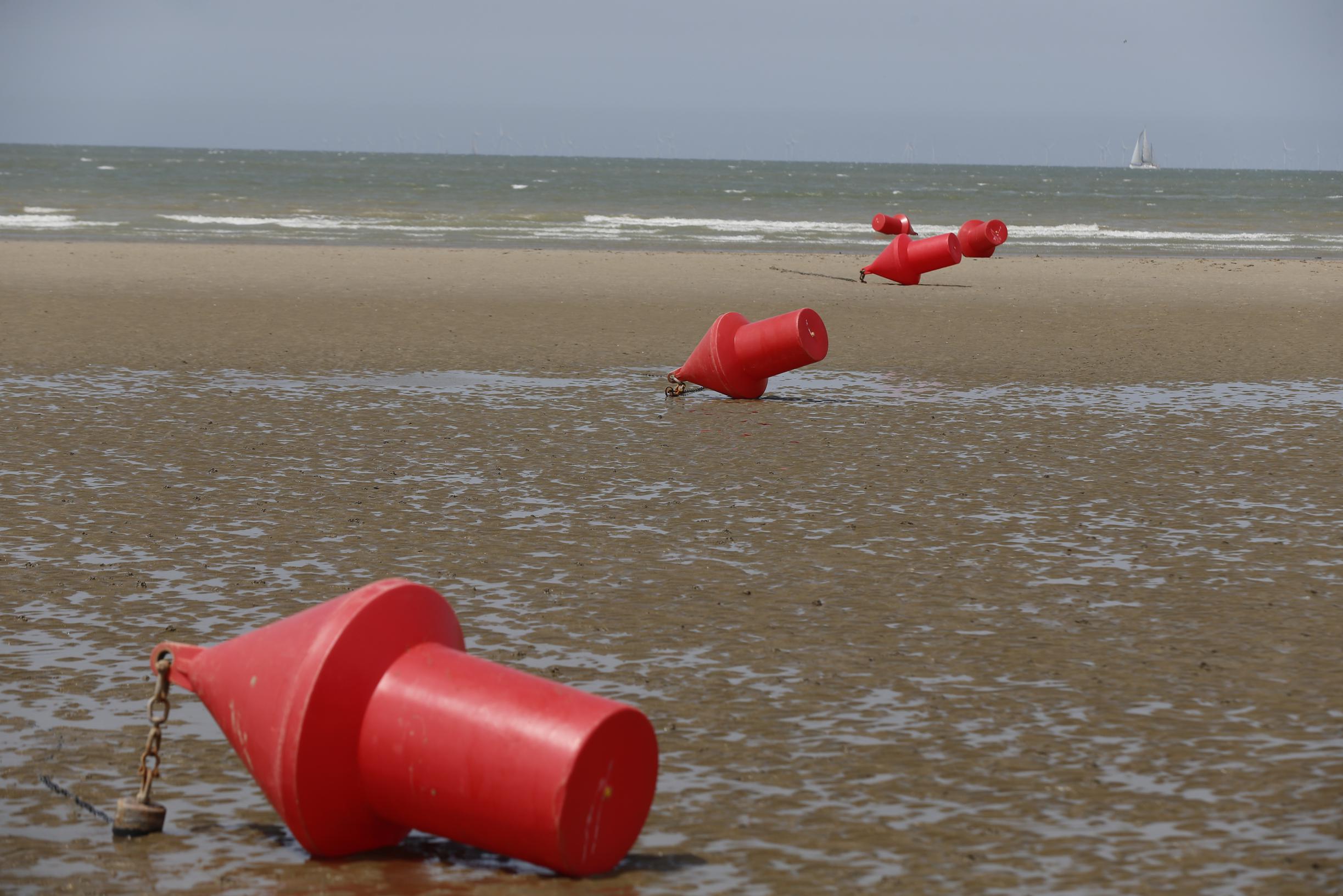 Na overlijden van twee zwemmers: hoe kan de Noordzee zo gevaarlijk zijn? “Hier heb je letterlijk geen antwoord tegen. Je bent kansloos”