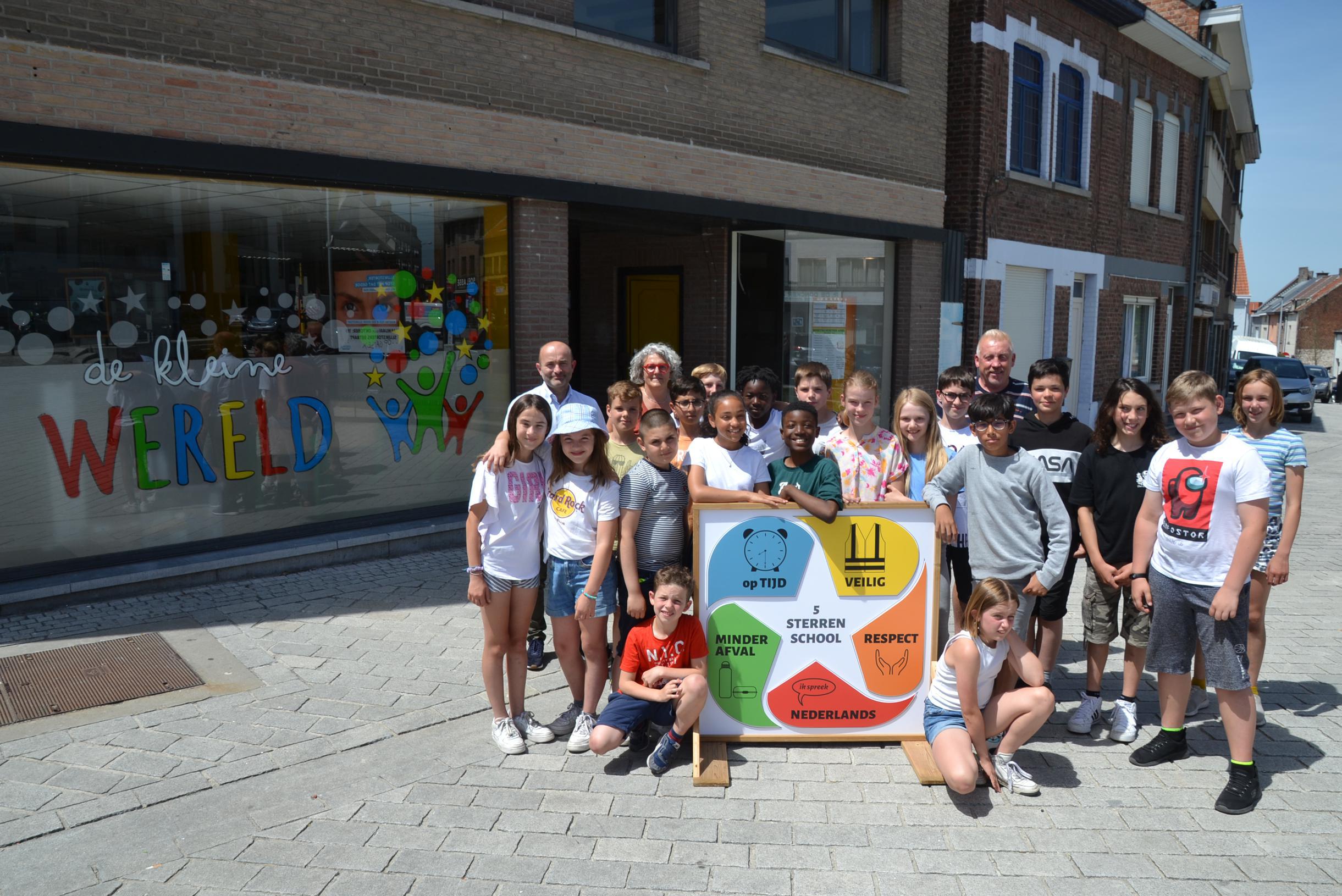 Hoed af voor De Kleine Wereld: vijf sterren voor school die lat voor