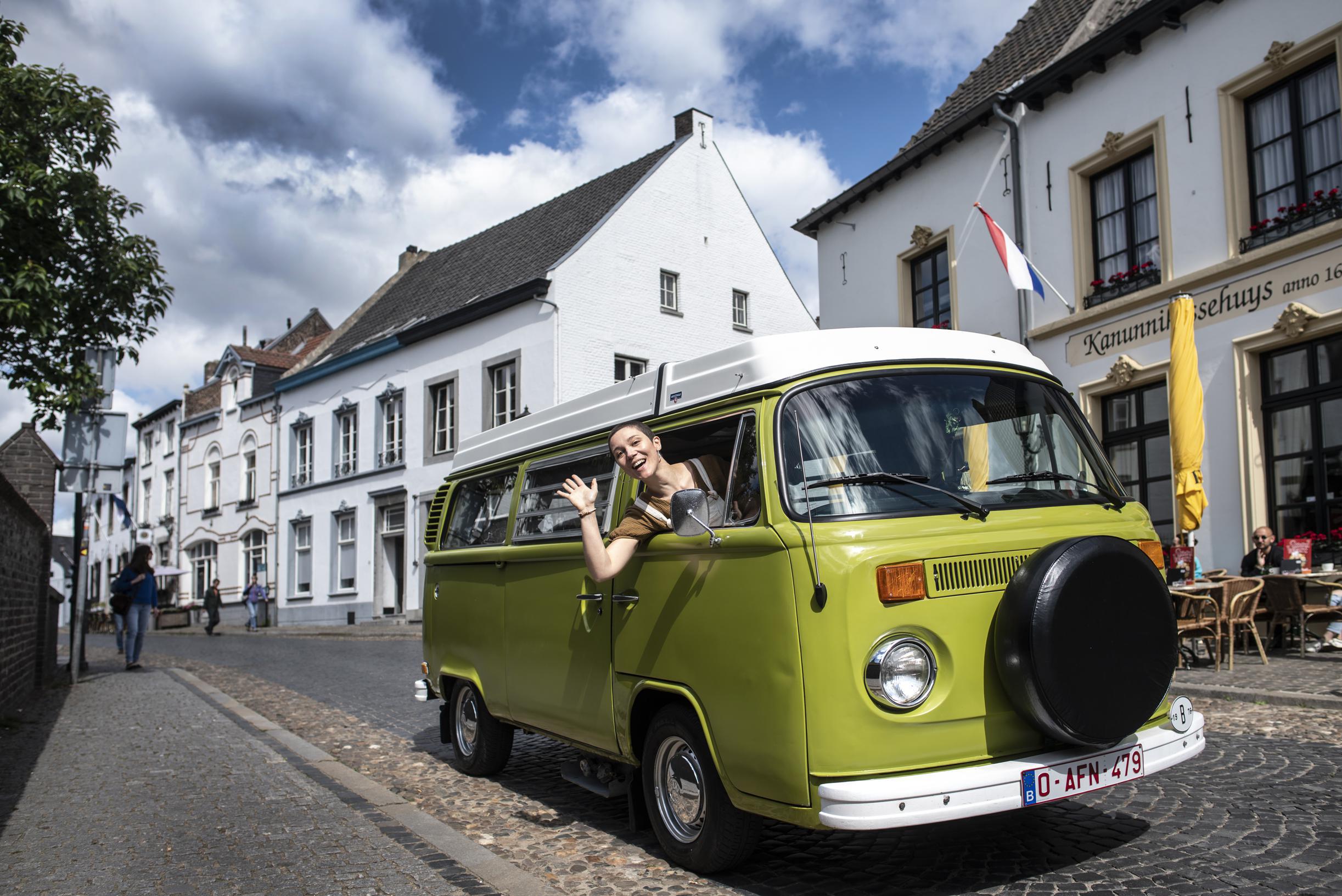 Karen and Patrick processed unfulfilled wishes for children with old-timer bus ‘Billie’: “Was our favorite baby name”