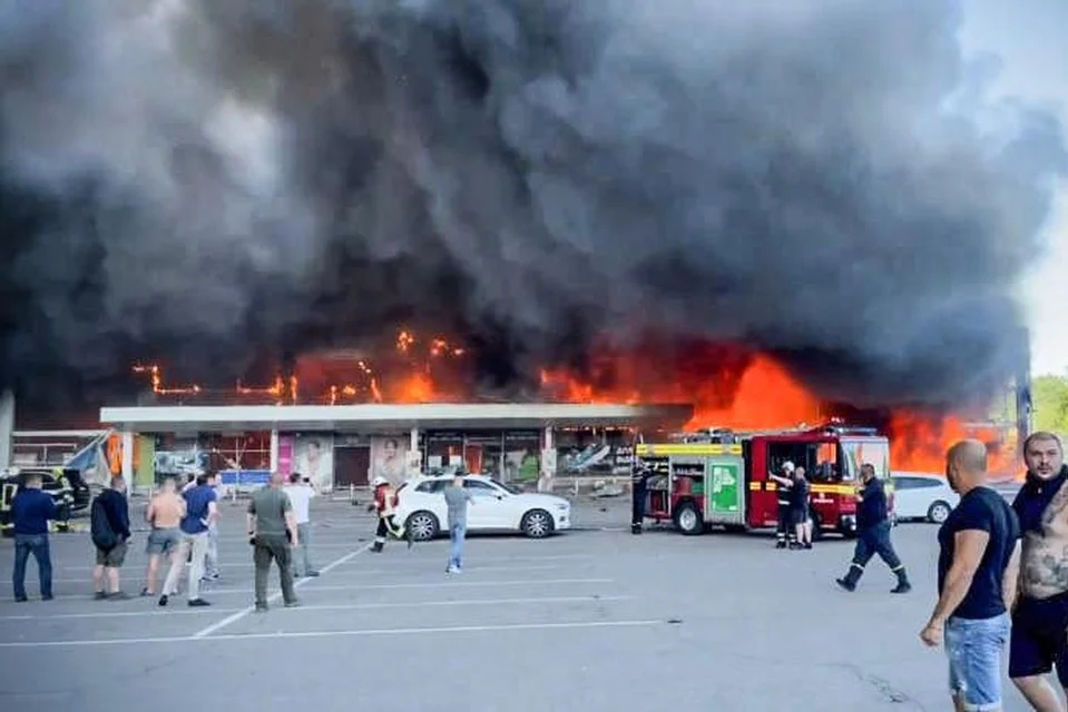 Un missile russo ha colpito un centro commerciale a Kremenchug: almeno 16 morti e 59 feriti, temendo di più