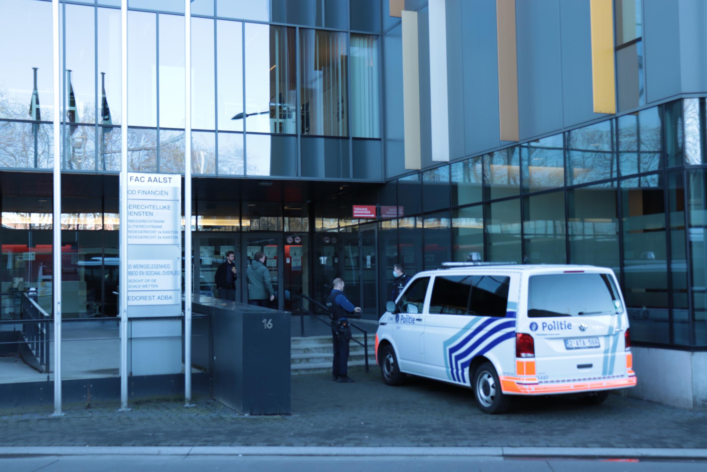 Vrouw Krijgt Twee Jaar Rijverbod Na Dronken Val Met Bromfiets Tegen ...