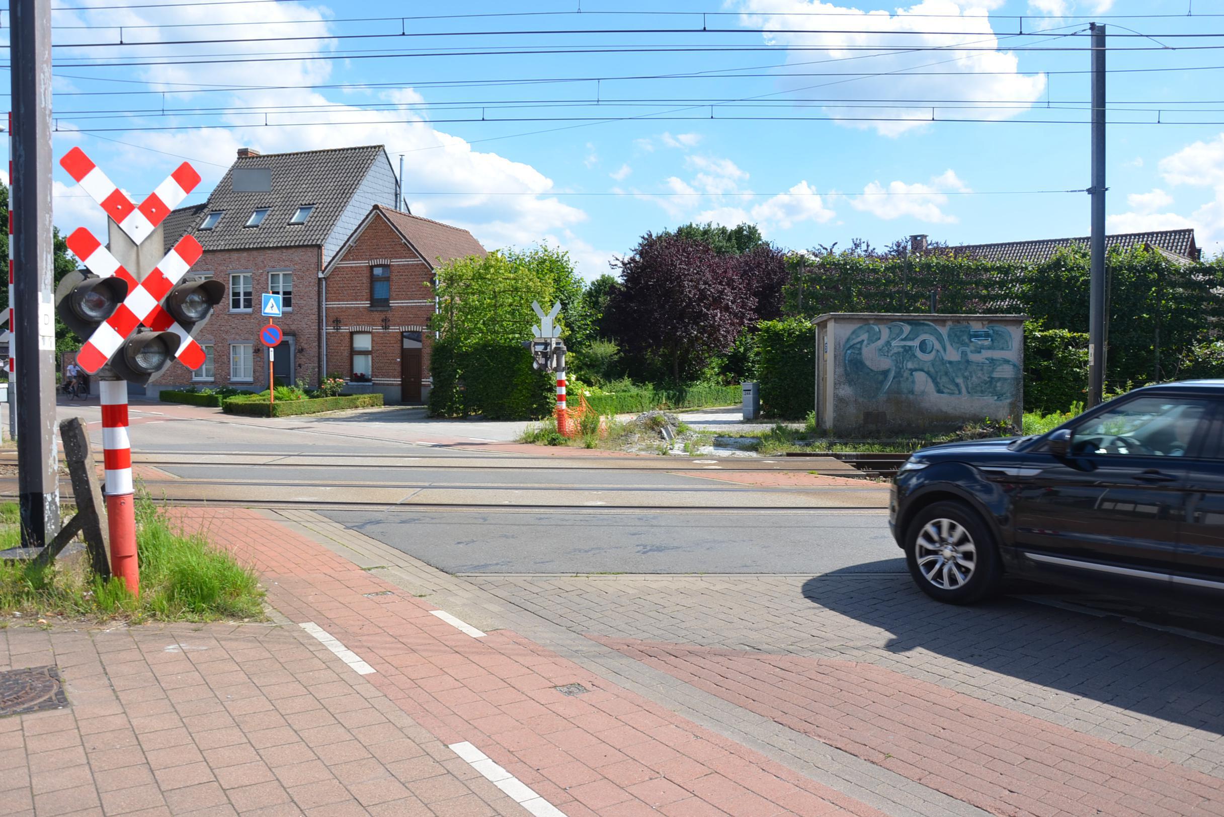 Infrabel Wil Op Termijn Af Van Alle Overwegen Op De Spoorlijn Tussen ...