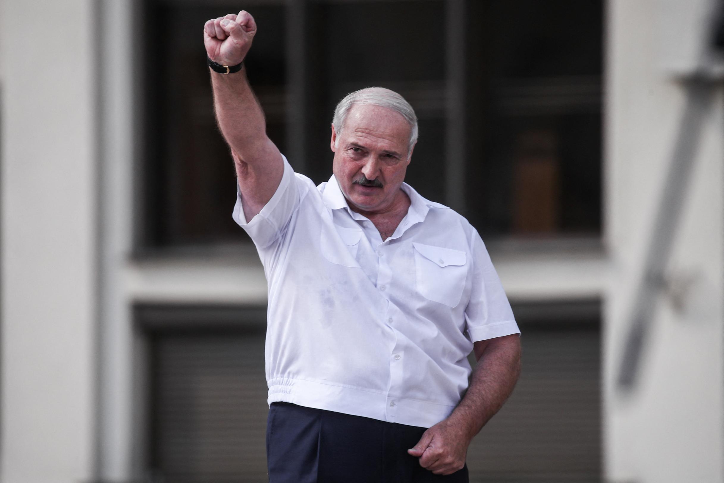 Il presidente bielorusso Lukashenko accusa l’Ucraina di lanciare attacchi missilistici e minaccia di attaccare i “centri decisionali” nei paesi occidentali