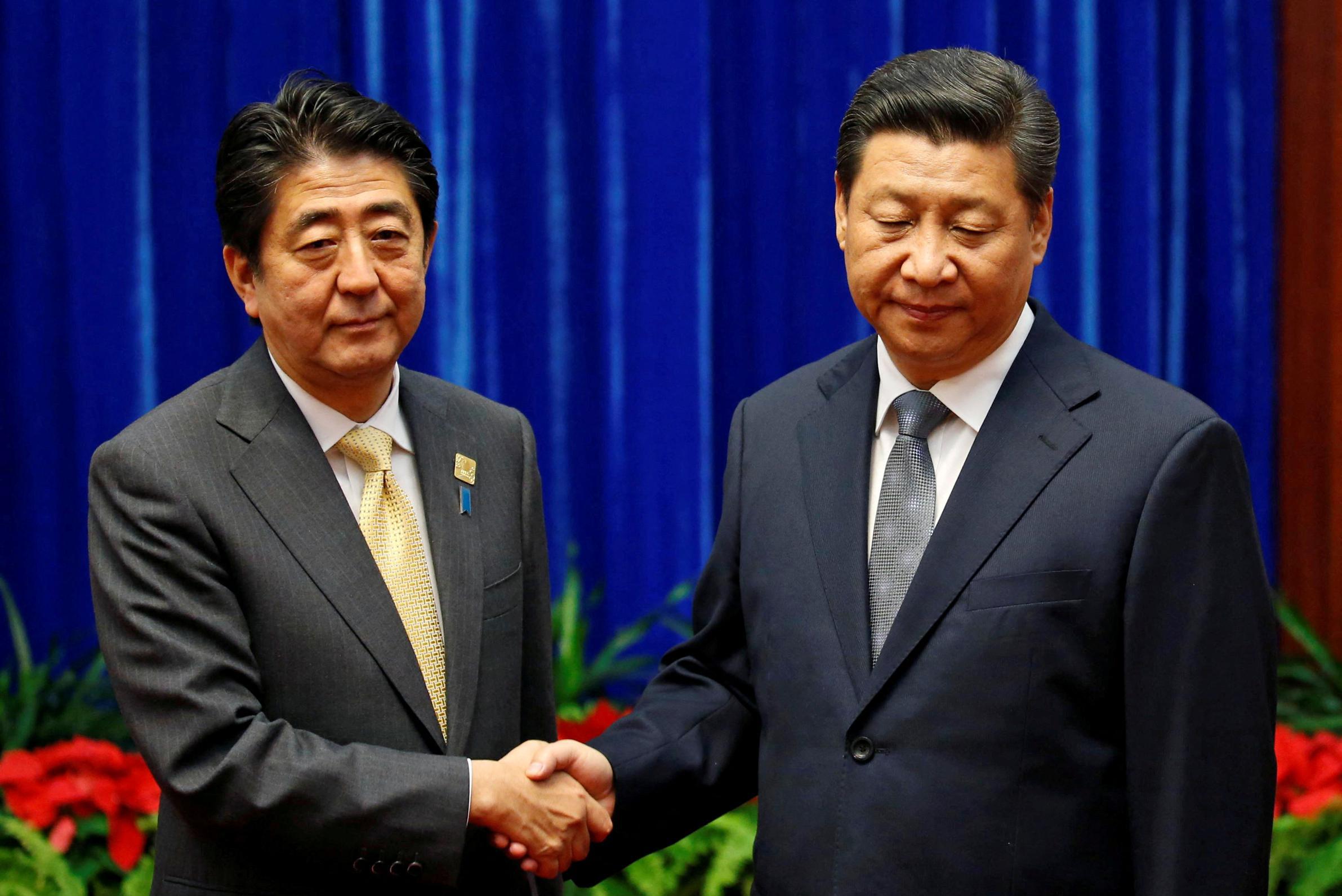 Президент Китая «очень опечален» внезапной смертью Синдзо Абэ, хотя в социальных сетях это выглядит совсем иначе.