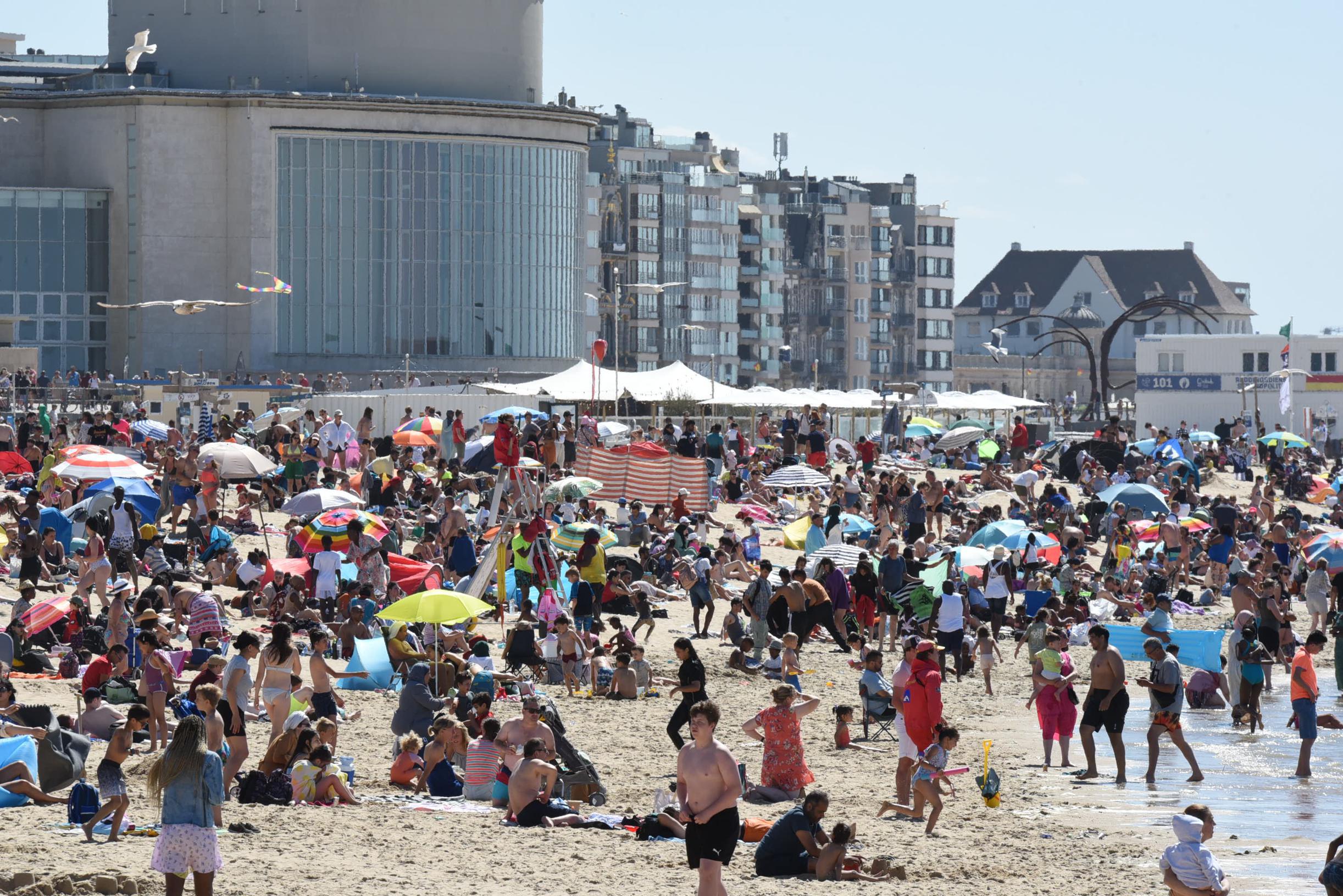 Strand Overrompeld Door Badgasten Verloren Kinderen Oostende