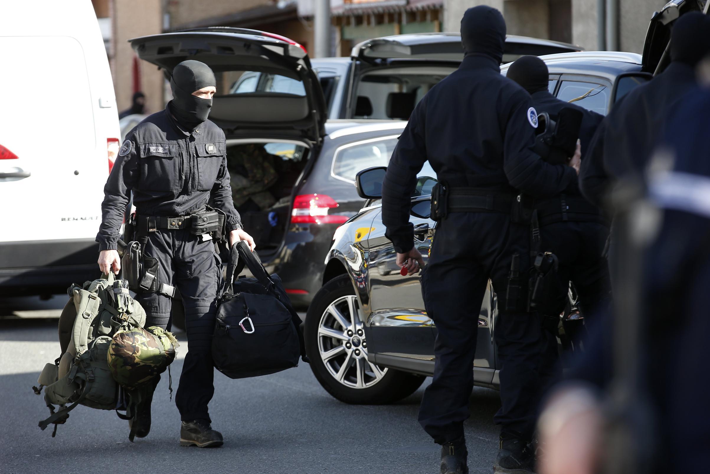 Venti famiglie uccise in Francia: 5 morti, di cui 3 bambini