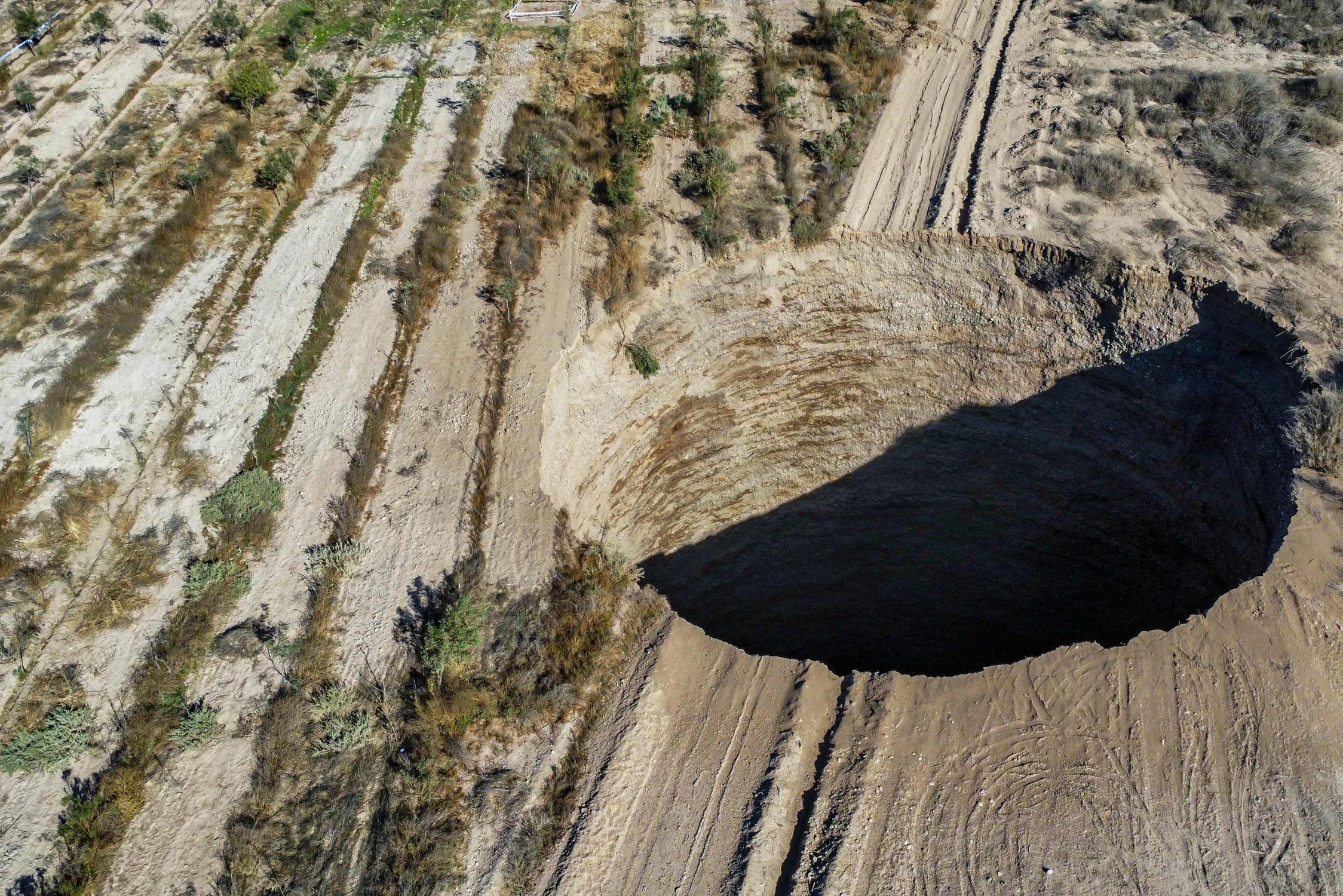Gigantic sinkhole 200 meters deep formed near copper mine in Chile