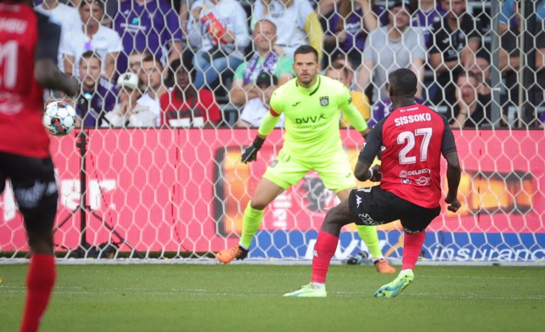 Amuzu en Silva dirigeren Anderlecht in eerste helft naar eenvoudige zege tegen Seraing