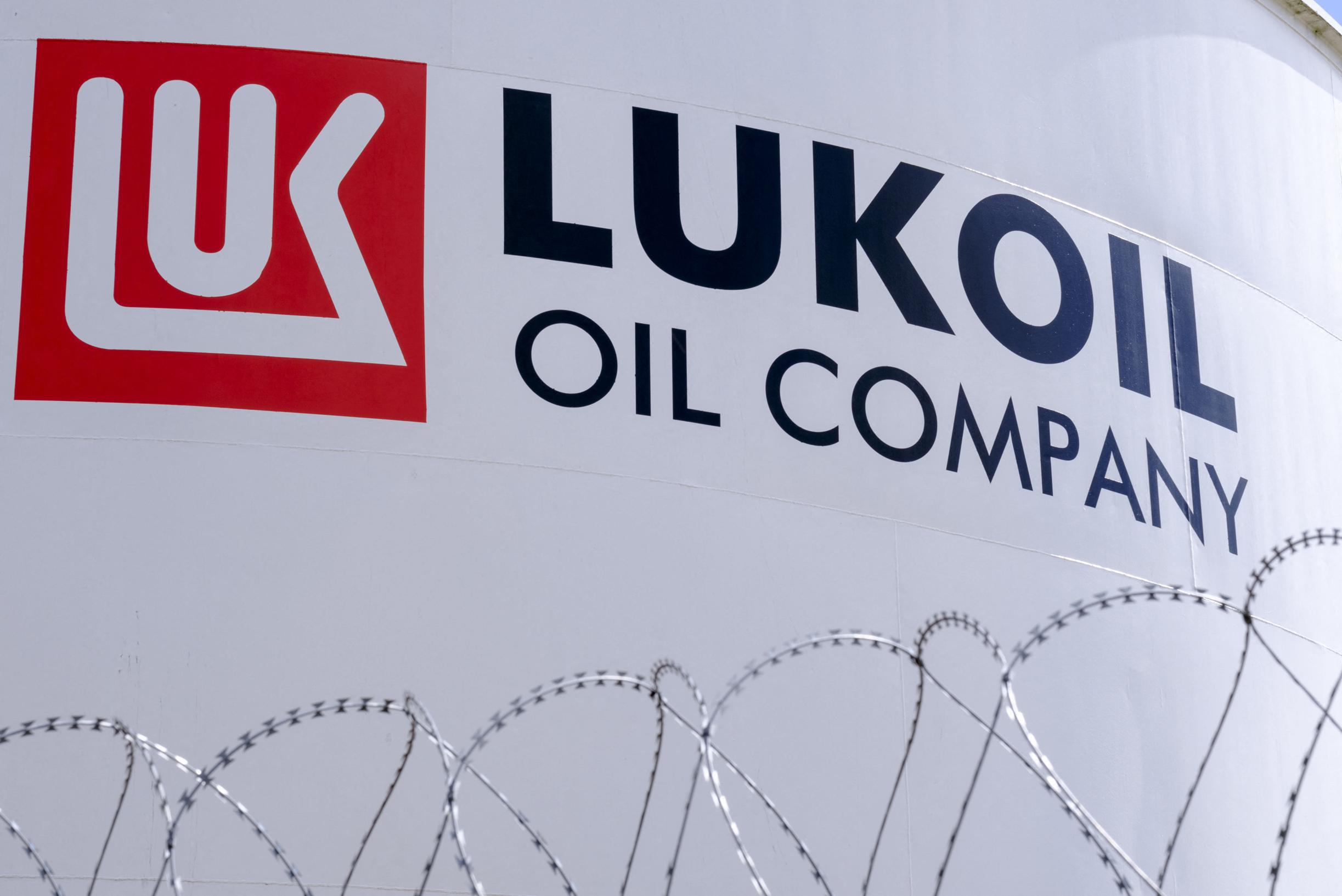 Russische miljardair die veel geld verloor door oorlog in Oekraïne verkoopt Spartak Moskou aan oliemaatschappij