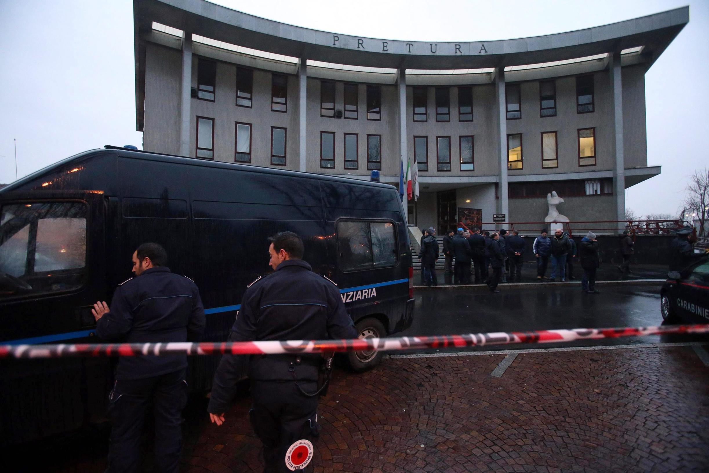 Più di 30 persone sono state arrestate dopo un’operazione antimafia in Italia