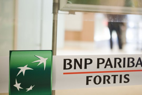 Les Clients De BNP Paribas Fortis Voient Leur Argent être Débité Deux ...