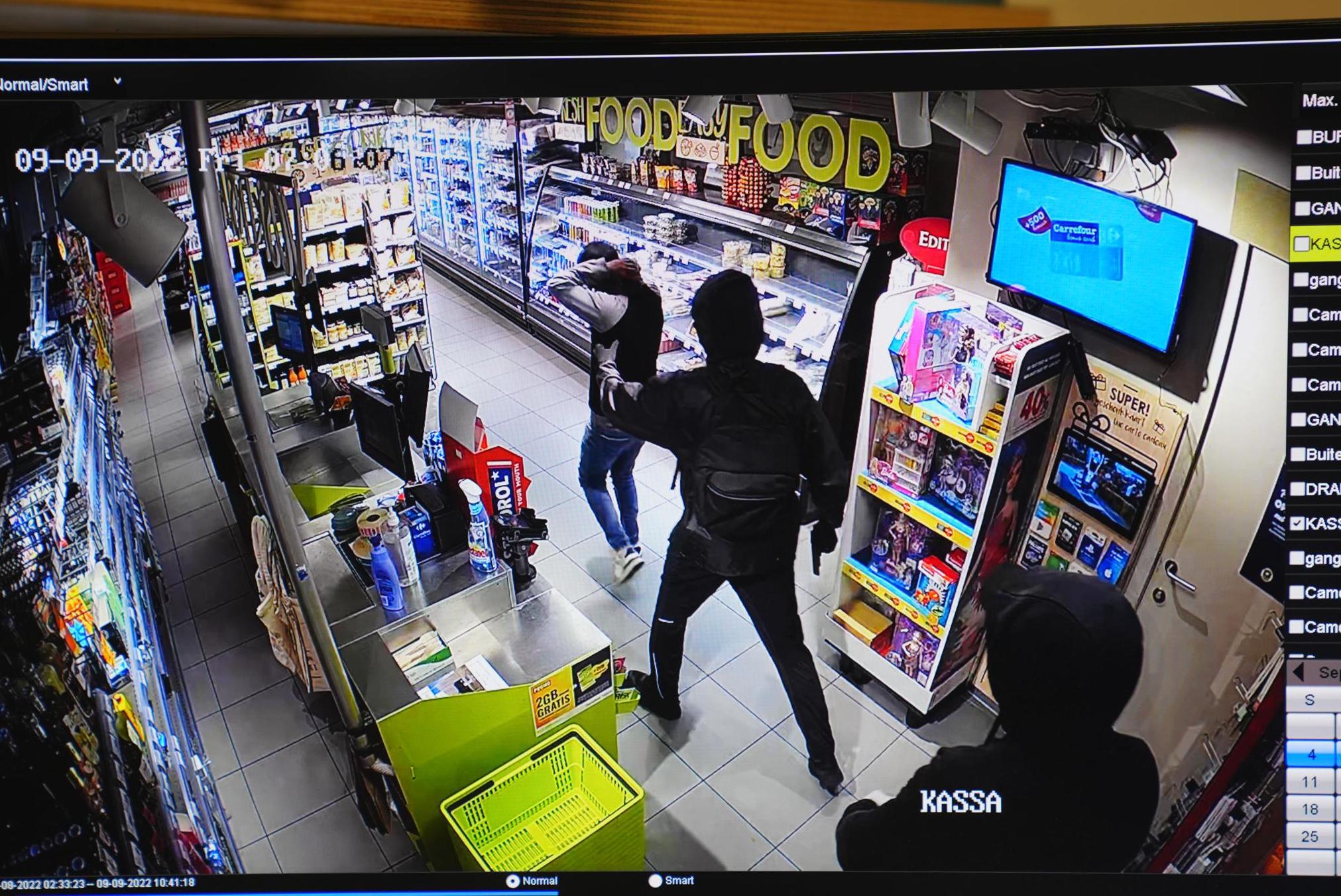 Un supermercato nel quartiere della stazione di Gent viene rapinato da due uomini mascherati: un dipendente minacciato con un’arma da fuoco (Gand)