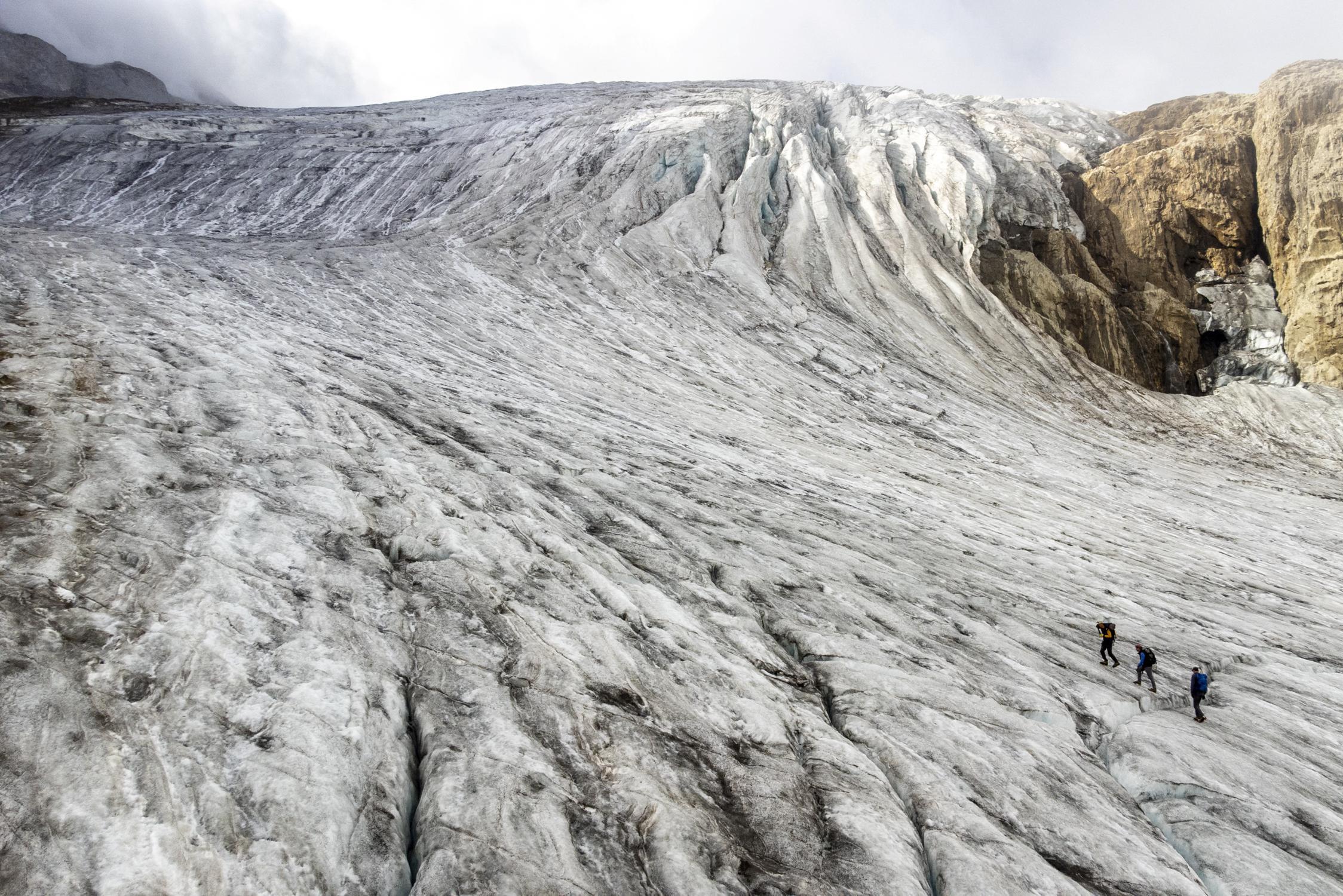 Il riscaldamento globale crea un'”estate da record” per i ghiacciai svizzeri