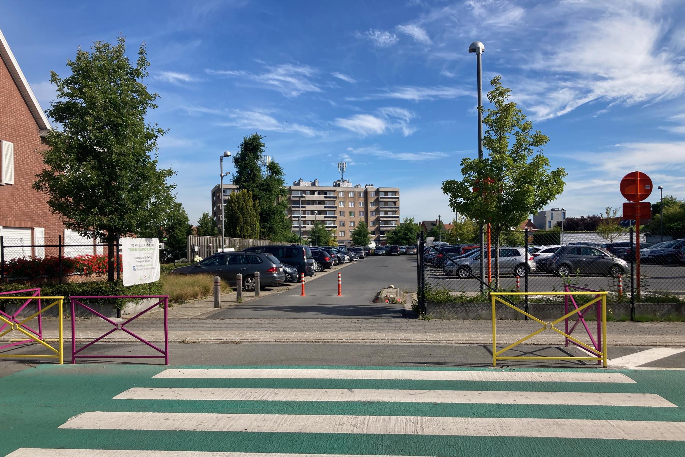 Gratis parkeren bij AZ Delta tijdens werken basisschool De Brug: “Zo kunnen ouders hun kinderen veilig afzetten”