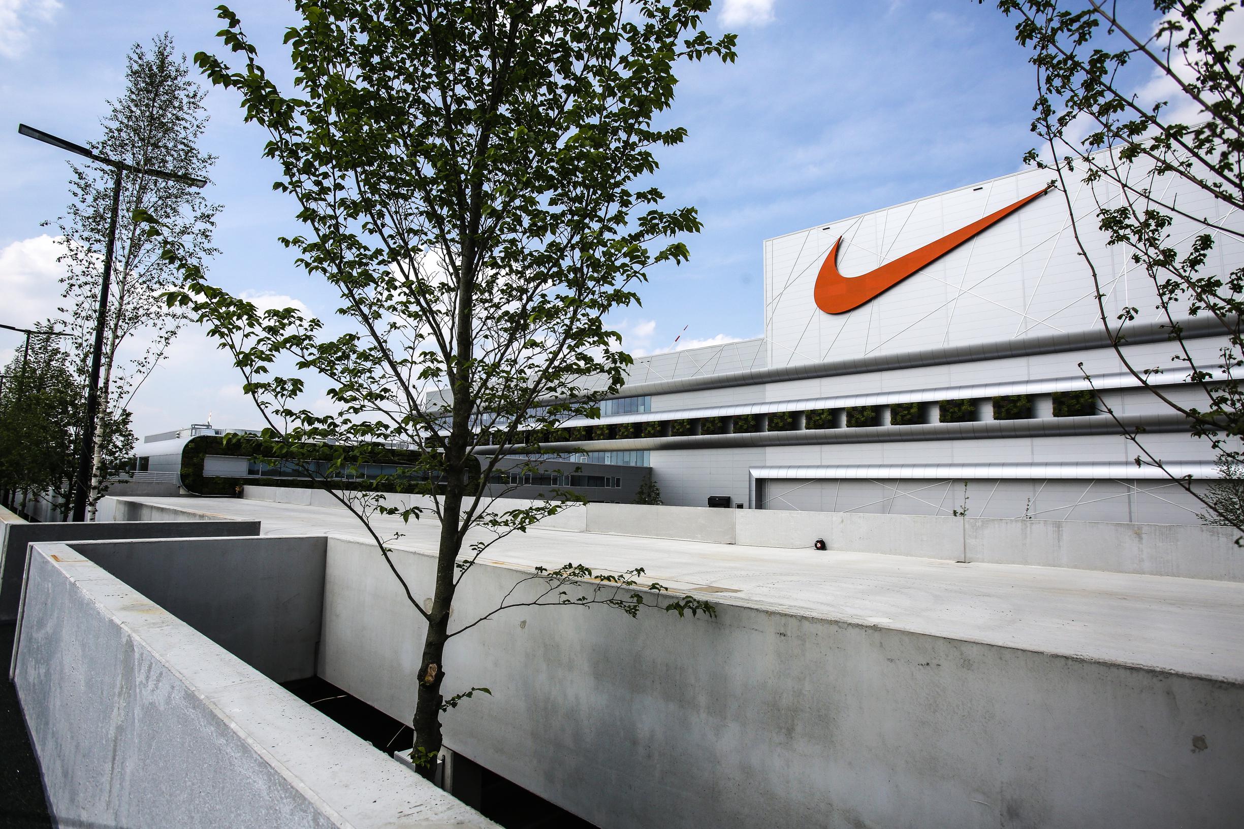 aflevering klap Dat Nike rondt in oktober kaap van 5.000 werknemers: “We hebben zelfs drie  padelvelden voor medewerkers” (Laakdal) | Het Nieuwsblad Mobile