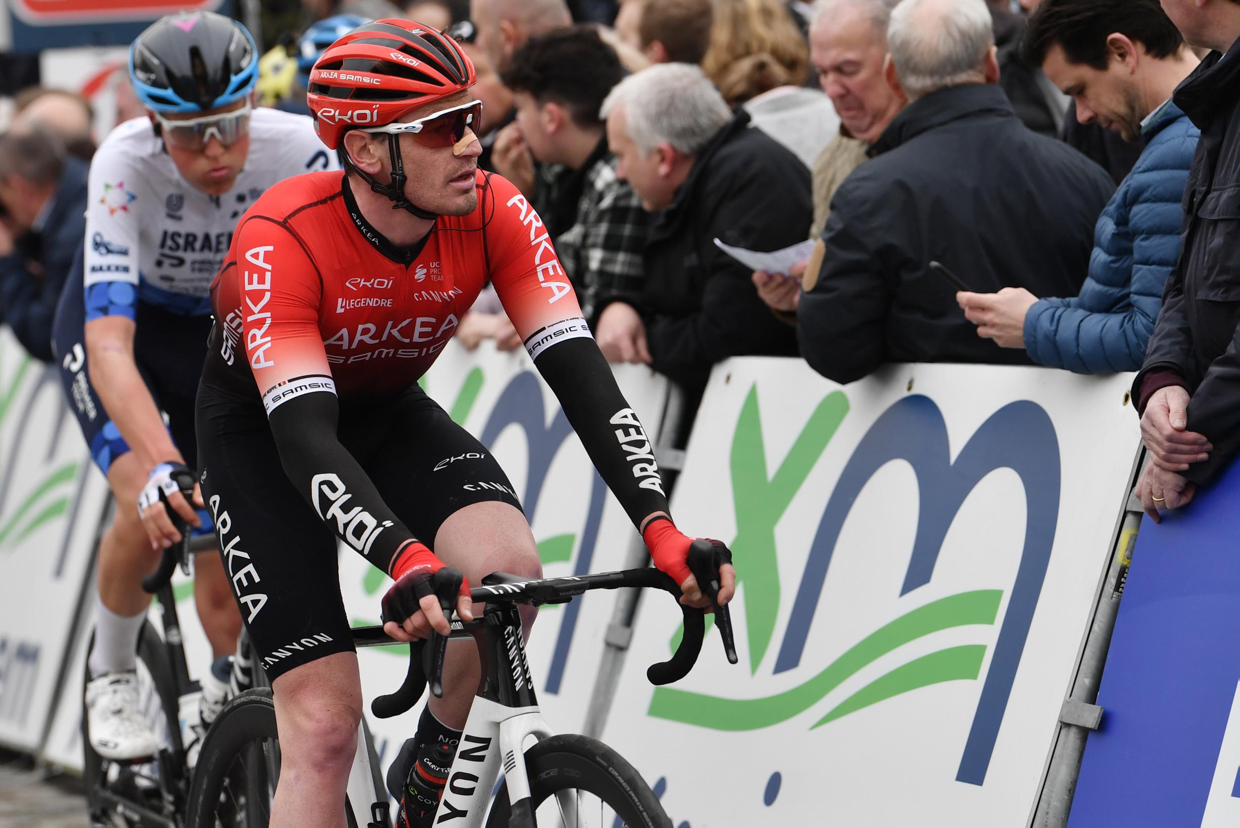 Christophe Noppe moet door “belachelijke” UCI-puntensysteem sprint aantrekken in Omloop van het Houtland: “Bang afwachten of ik prof kan blijven”