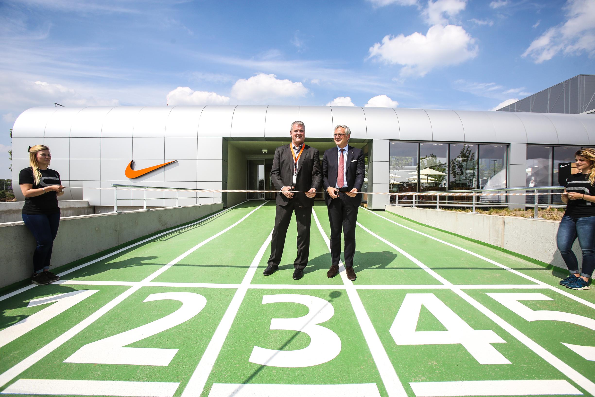 aflevering klap Dat Nike rondt in oktober kaap van 5.000 werknemers: “We hebben zelfs drie  padelvelden voor medewerkers” (Laakdal) | Het Nieuwsblad Mobile