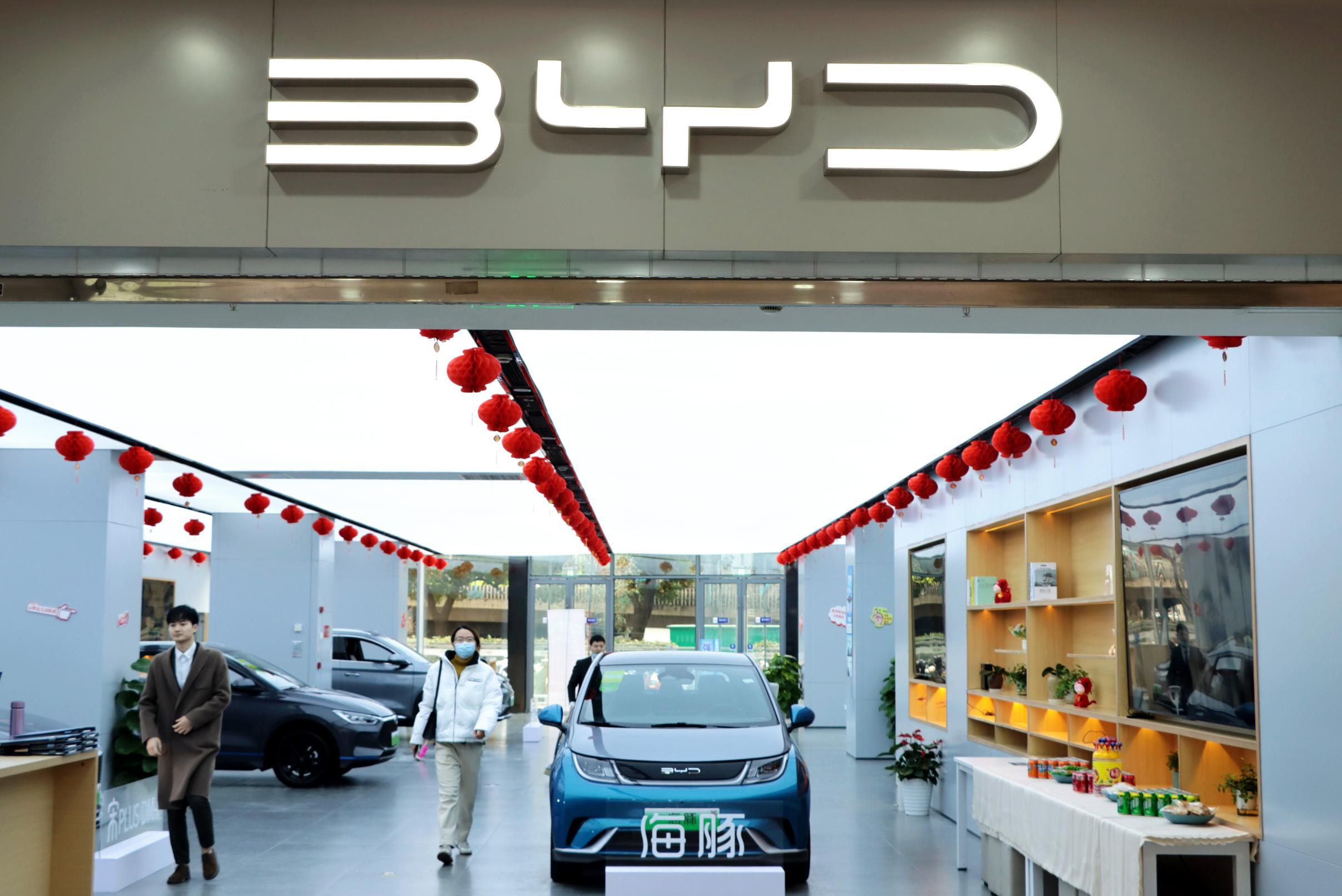 Car rental company Sixt buys 100,000 electric cars from Chinese manufacturer