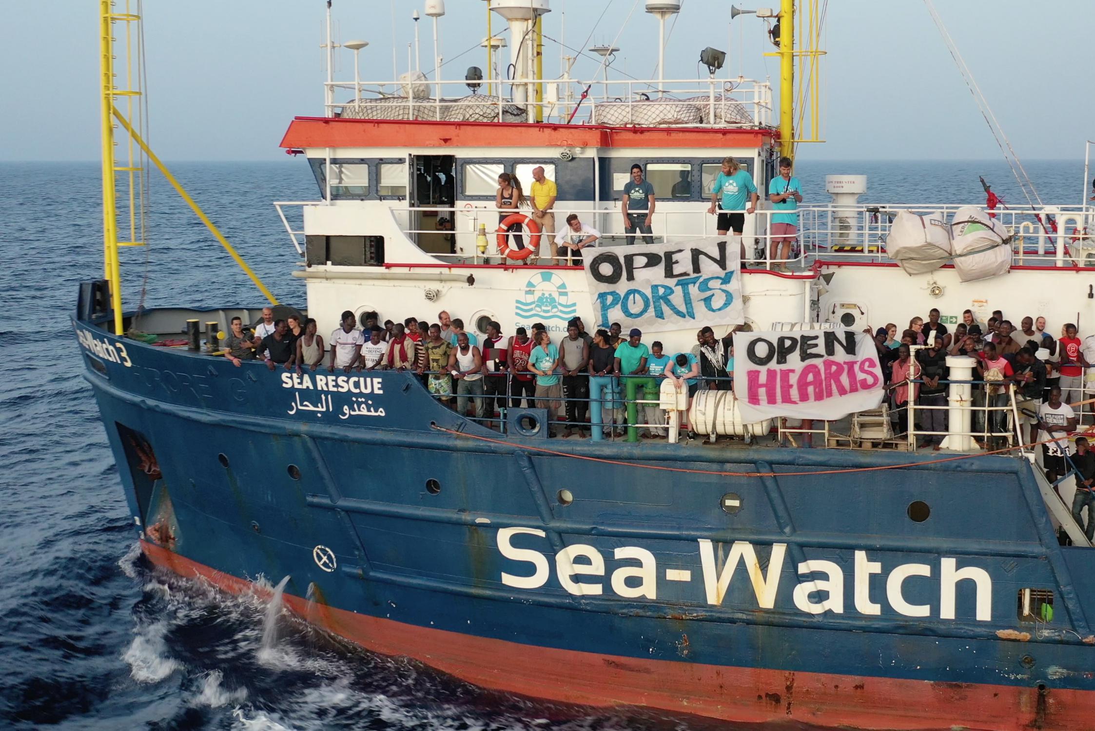 Le autorità arrestano nave di soccorso tedesca nel sud Italia