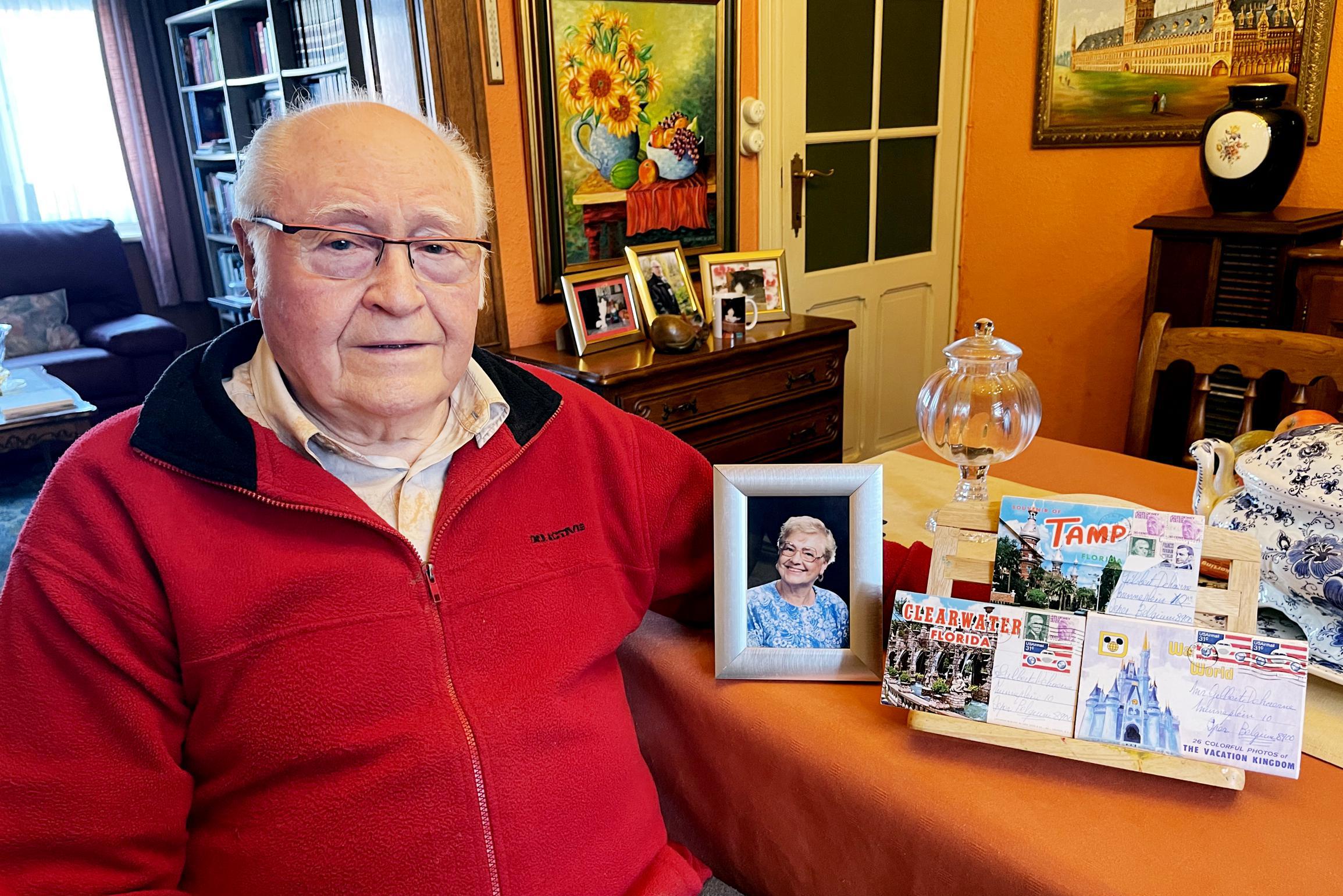 Gilbert krijgt plots kaartjes van zijn overleden tante uit Amerika… die bijna halve eeuw onderweg zijn