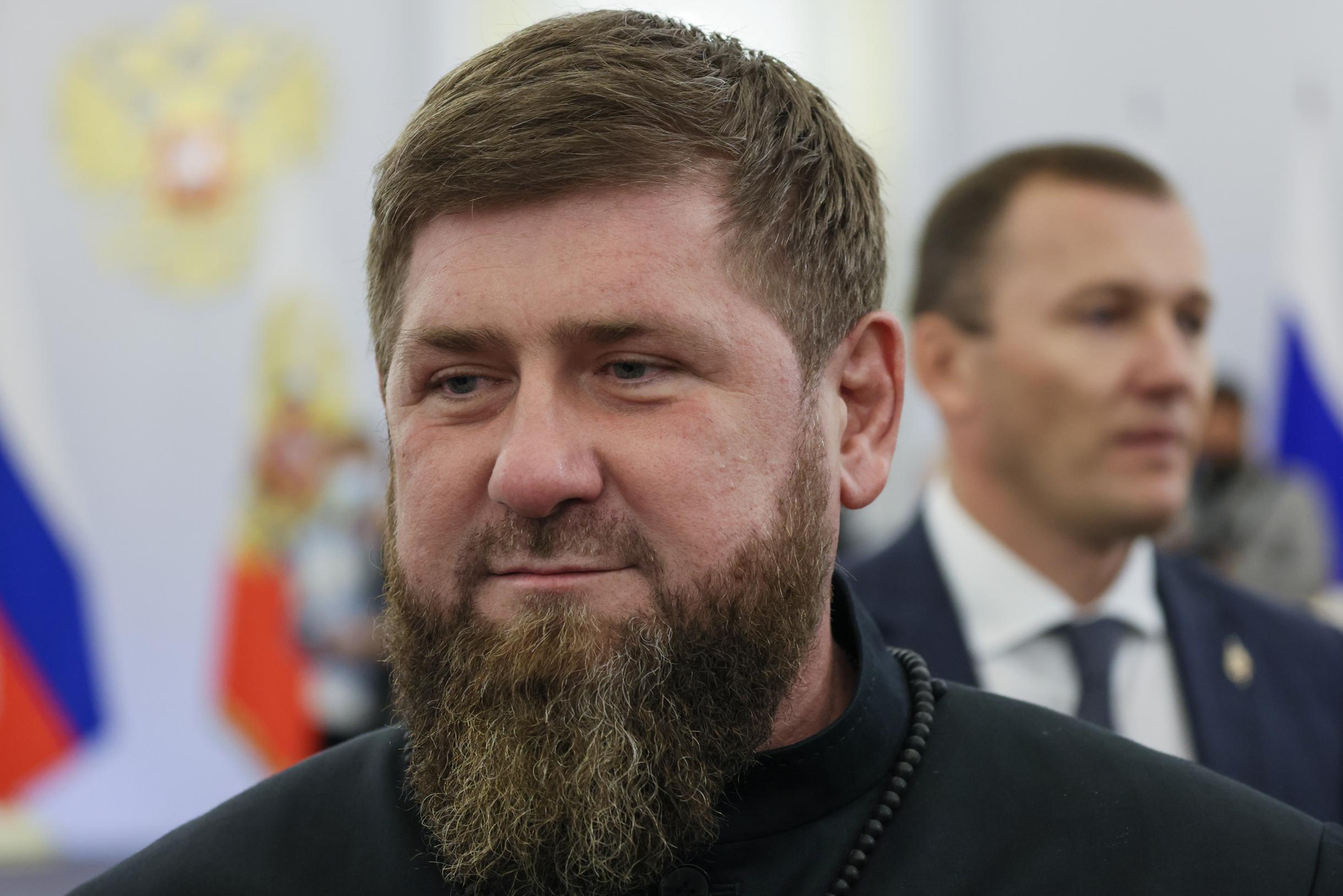 Il leader ceceno manda i suoi figli adolescenti al fronte in Ucraina: “È ora di mettersi alla prova in un vero combattimento”