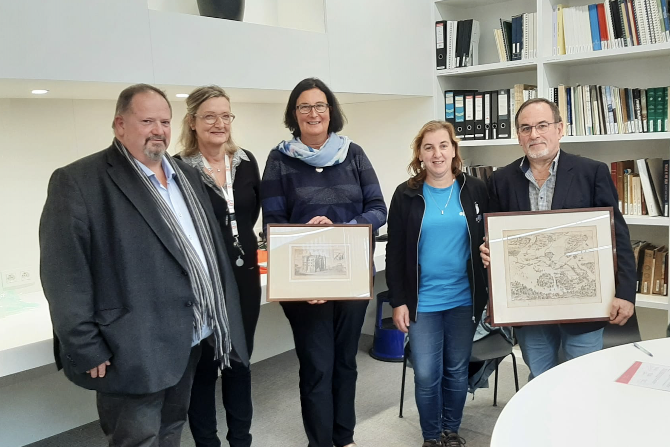 Gemeente Opwijk schenkt waardevolle 18e-eeuwse gravures aan Beveren