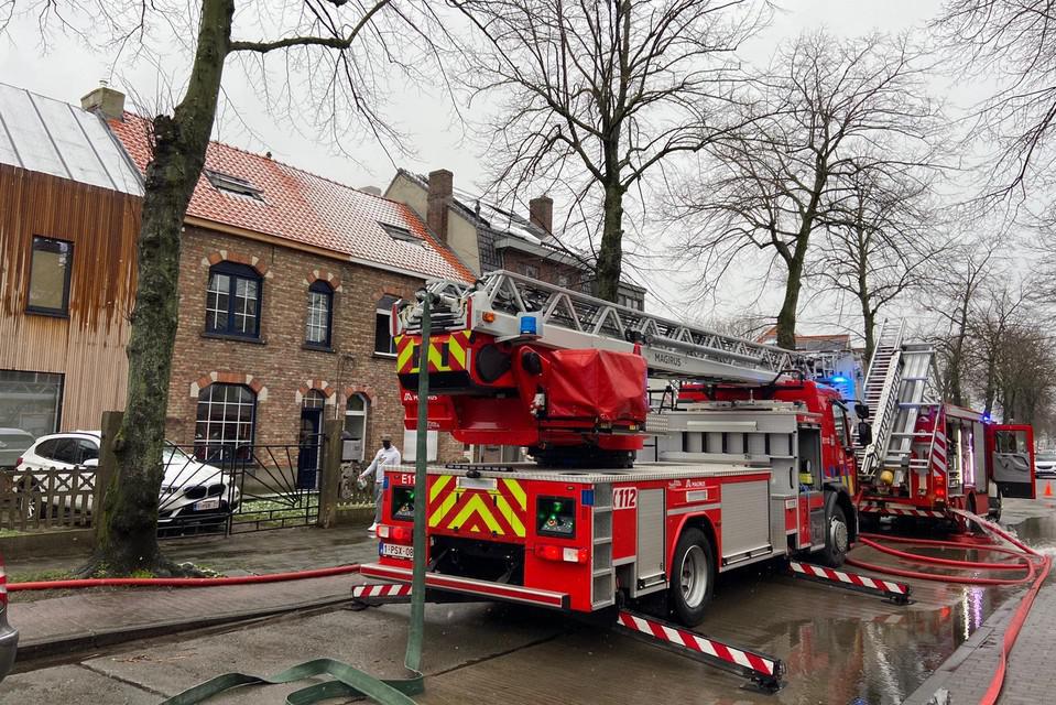 Dertiger ontkent dat hij zijn eigen woning in brand stak met white spirit: “Hij probeerde de vlammen zelf nog te doven met emmers water”