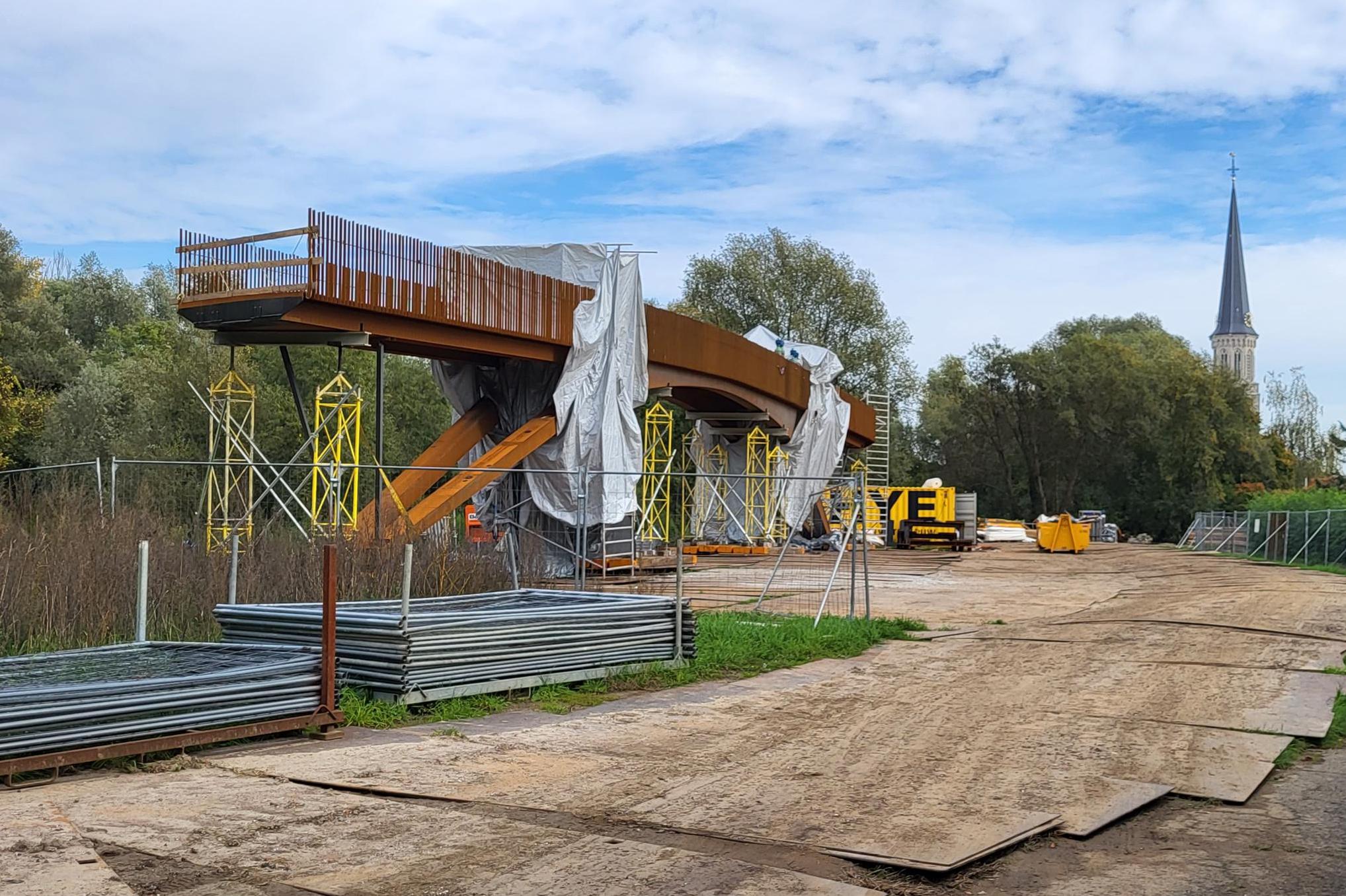 Brug Over Vliet Ligt Klaar Voor Montage (Hemiksem) | Het Nieuwsblad