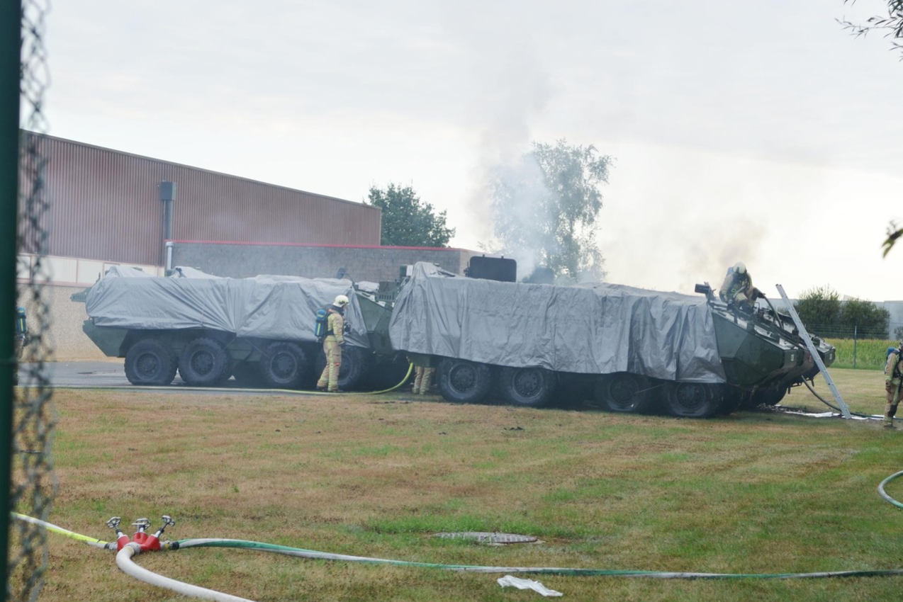 Twee pantserwagens leger in brand gestoken, 2,5 miljoen euro schade: man (33) mag rechter uitleggen wat hem bezielde (Binnenland)