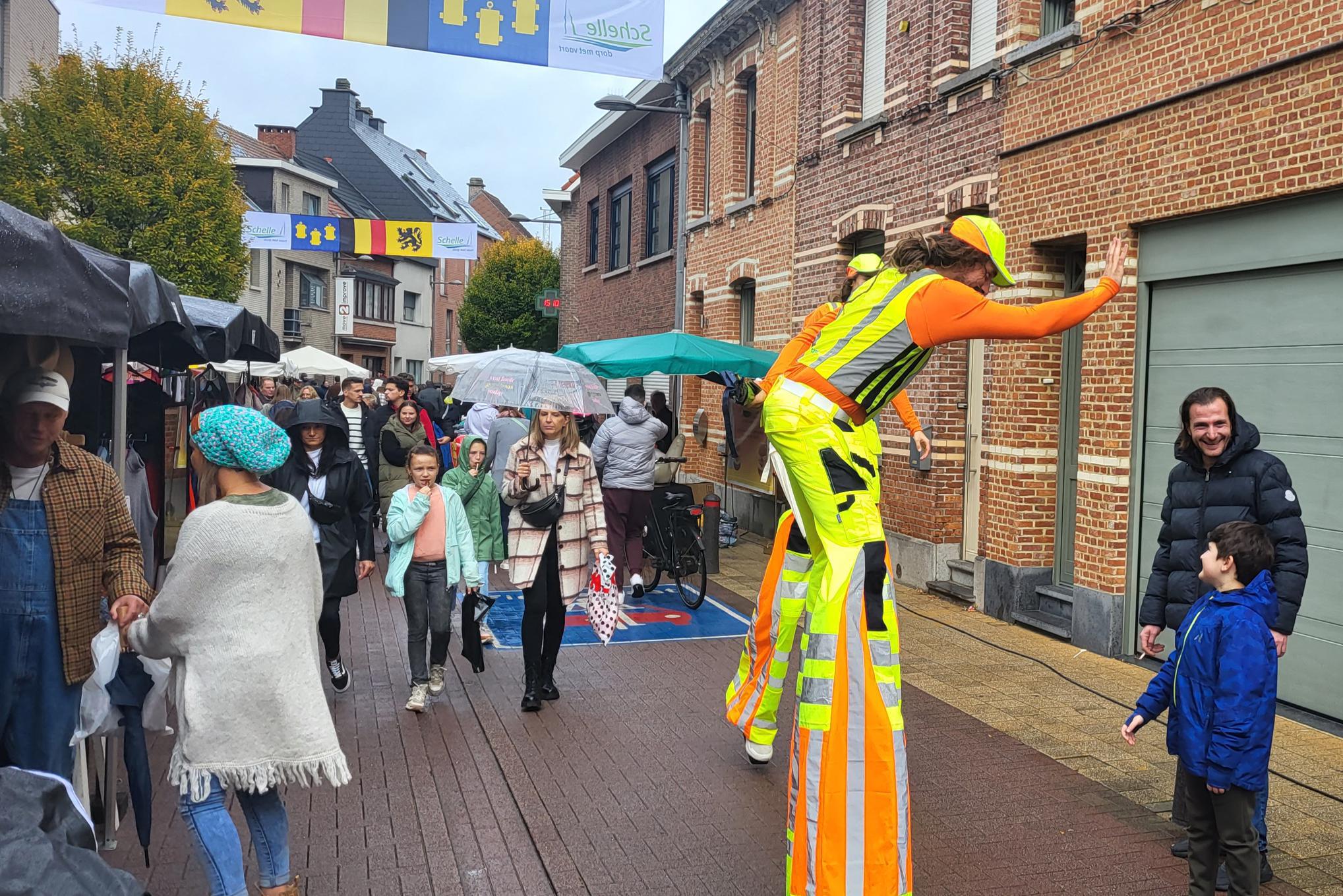 Jaarmarkt Houdt Het Niet Droog Maar Toch Weer Veel Volk Op De Been   5858771c 699c 49cd 9652 5c42347108c6 