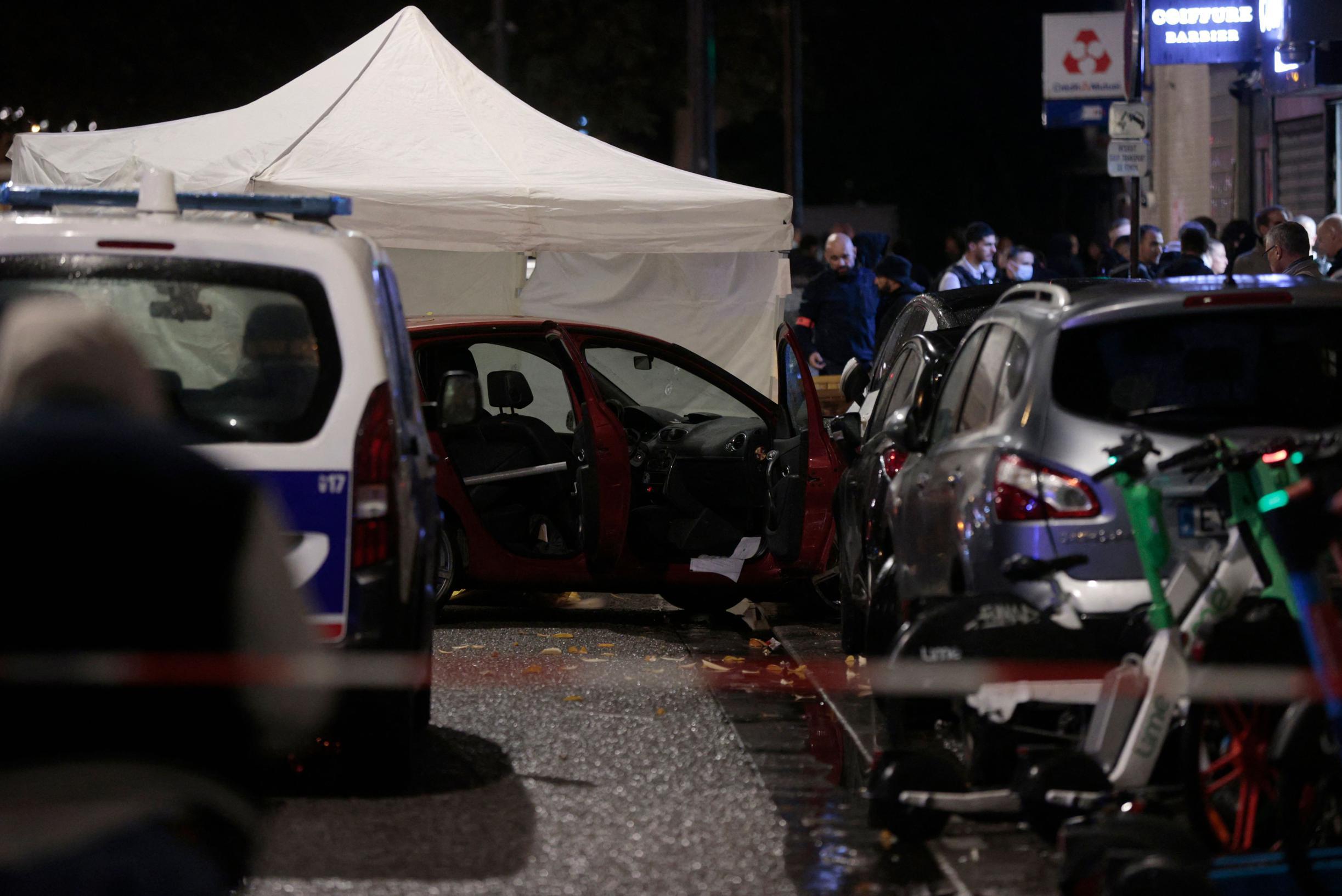 Тело девочки (12 лет) было найдено в чемодане перед многоквартирным домом в Париже, шестеро подозреваемых арестованы.