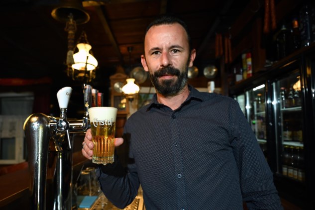 Brouwerij Cristal-Alken vraagt cafégangers om bierglazen niet meer ..., حجم الصورة 633x422