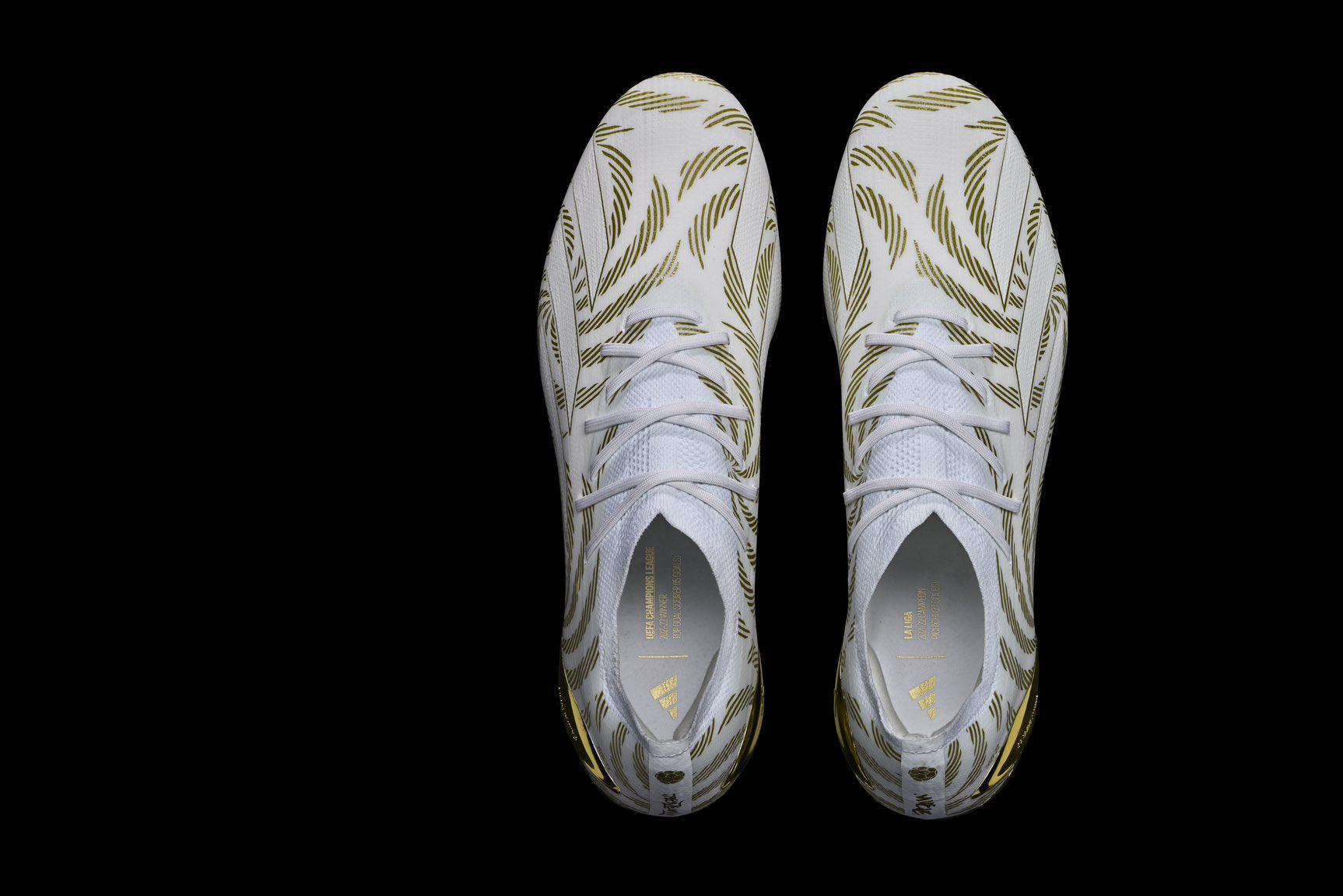 bewijs Over instelling Veilig Na Gouden Bal nu ook gouden schoenen (en windel) voor Karim Benzema om in  te schitteren bij Real Madrid | Het Nieuwsblad Mobile